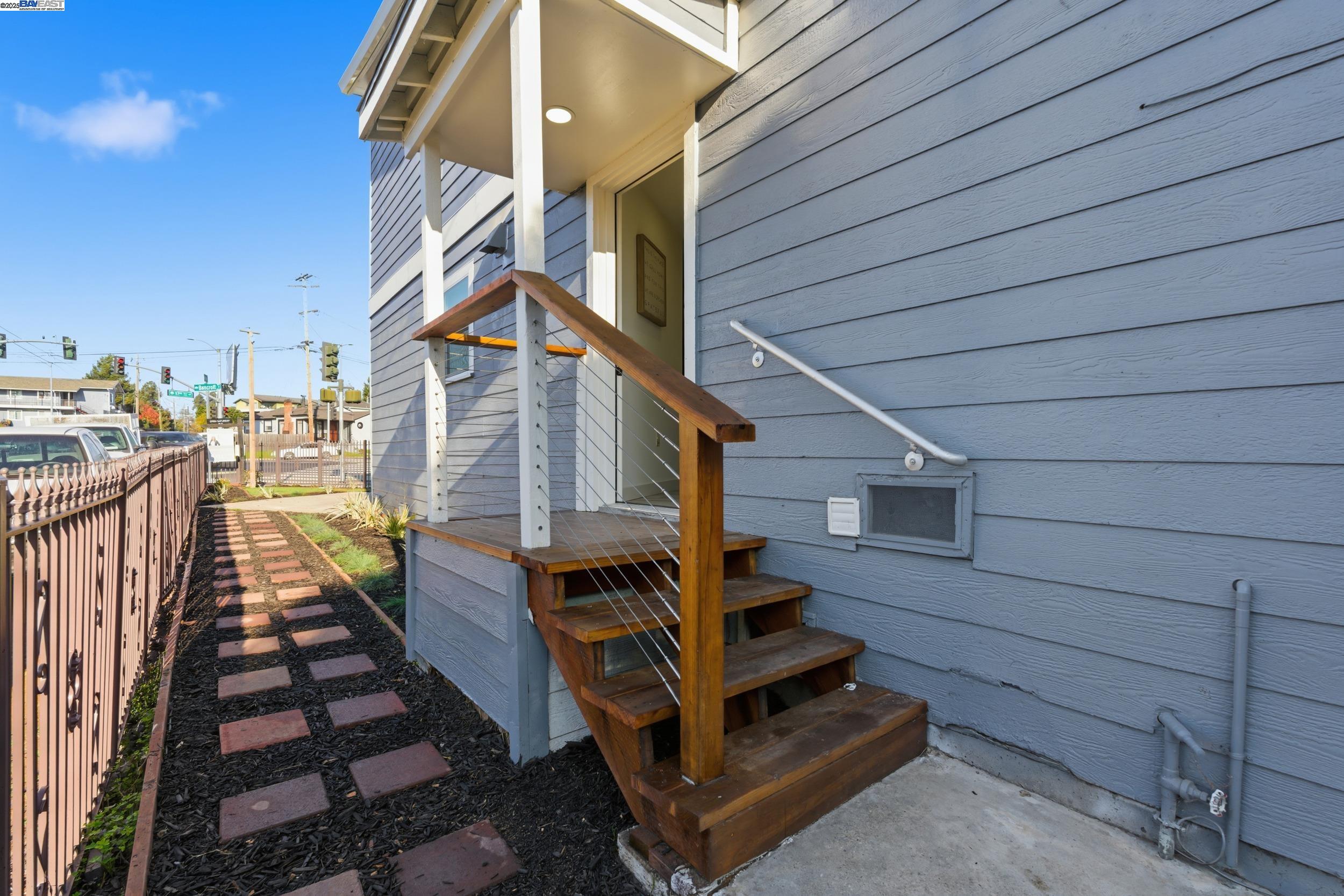 Detail Gallery Image 41 of 46 For 5729 Bancroft Ave, Oakland,  CA 94605 - 4 Beds | 4/1 Baths