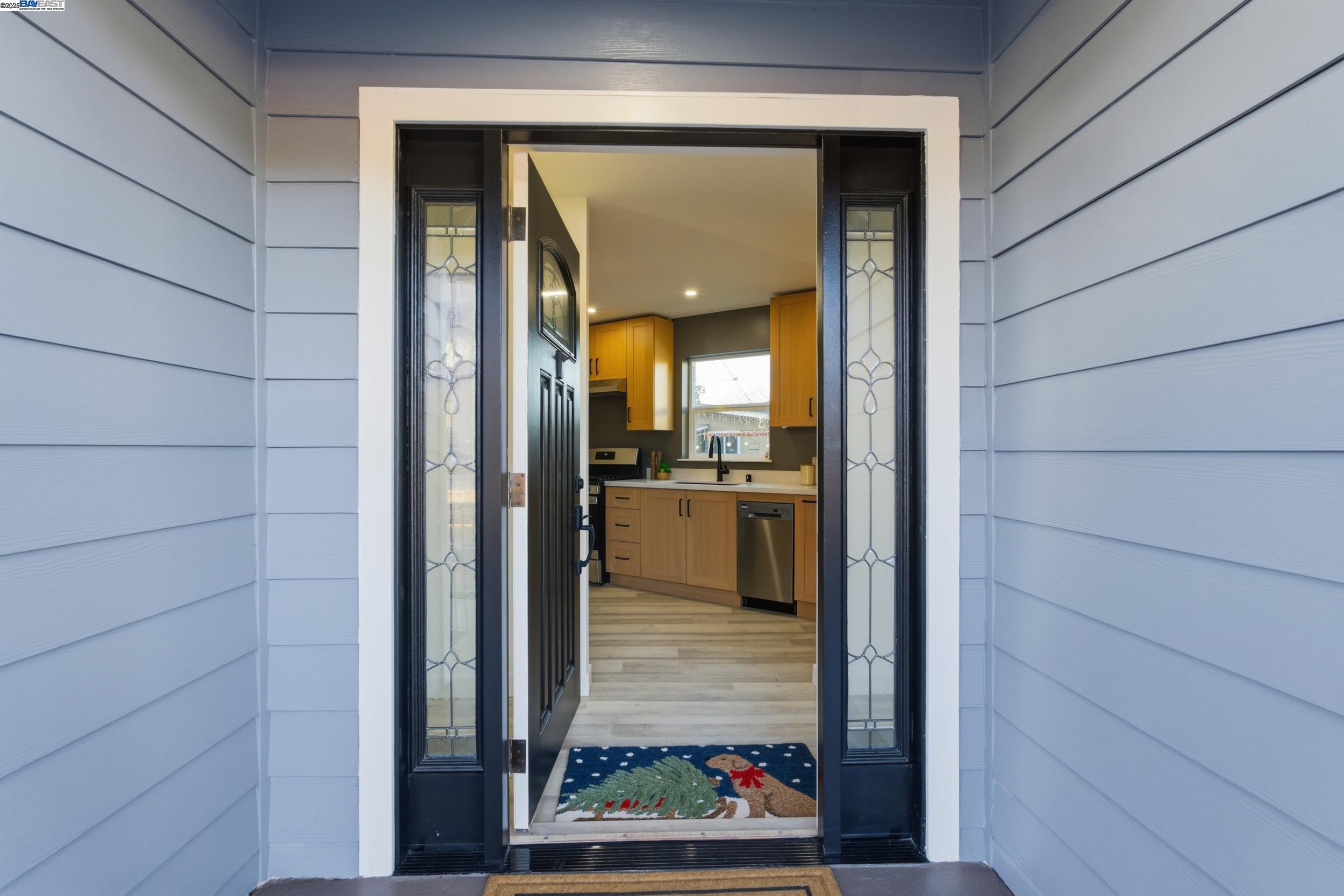 Detail Gallery Image 6 of 46 For 5729 Bancroft Ave, Oakland,  CA 94605 - 4 Beds | 4/1 Baths