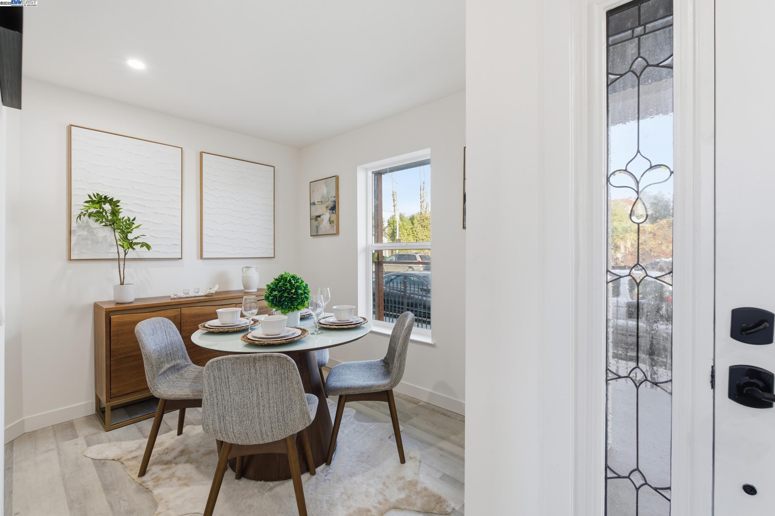 Detail Gallery Image 7 of 46 For 5729 Bancroft Ave, Oakland,  CA 94605 - 4 Beds | 4/1 Baths