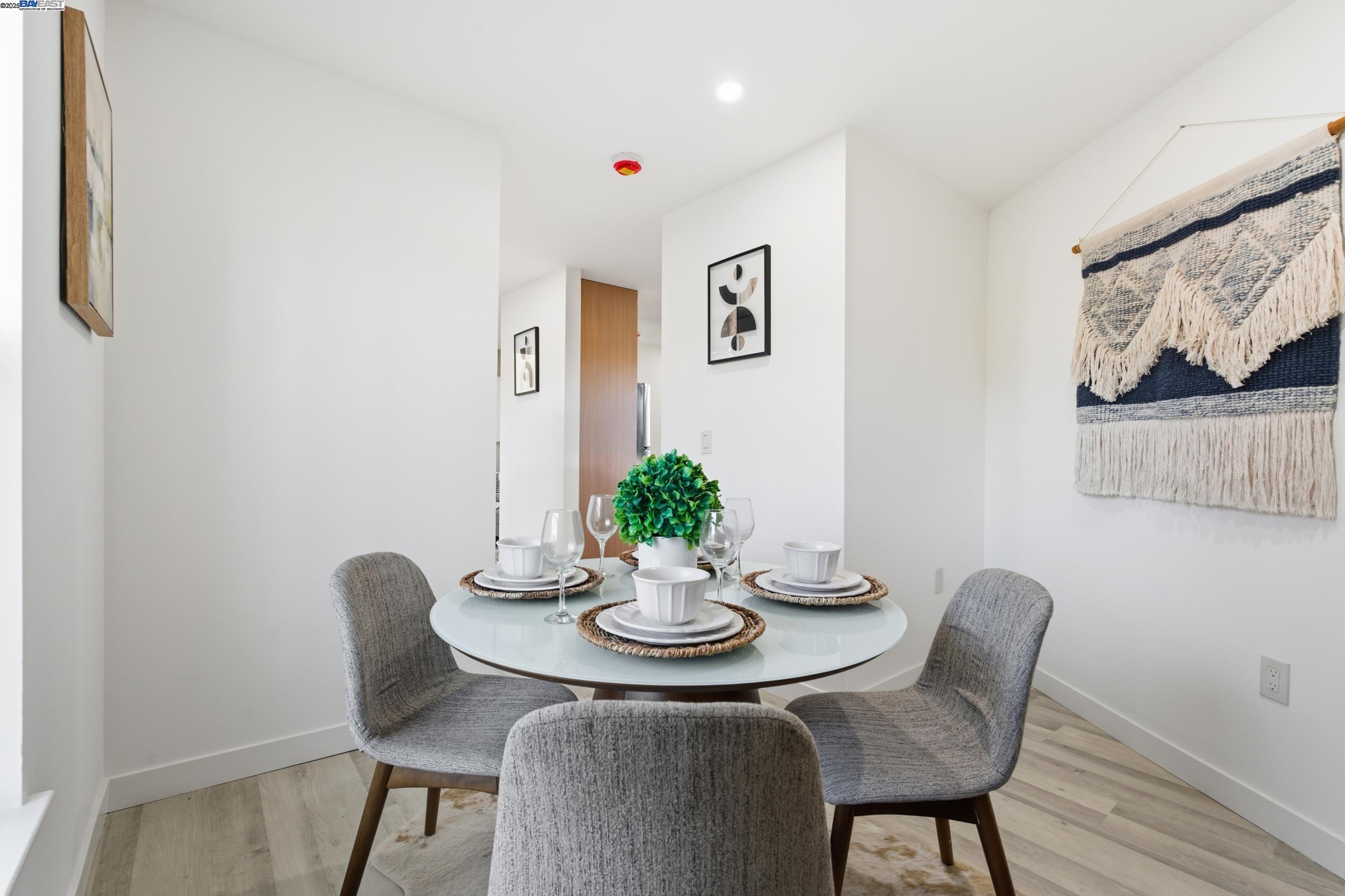 Detail Gallery Image 9 of 46 For 5729 Bancroft Ave, Oakland,  CA 94605 - 4 Beds | 4/1 Baths