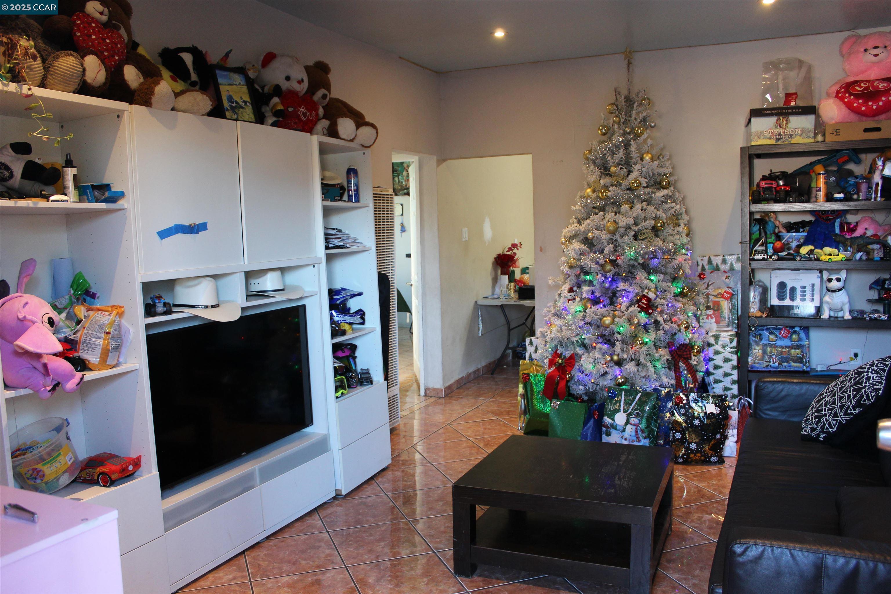 Detail Gallery Image 12 of 58 For 747 9th, Richmond,  CA 94801 - 2 Beds | 1 Baths