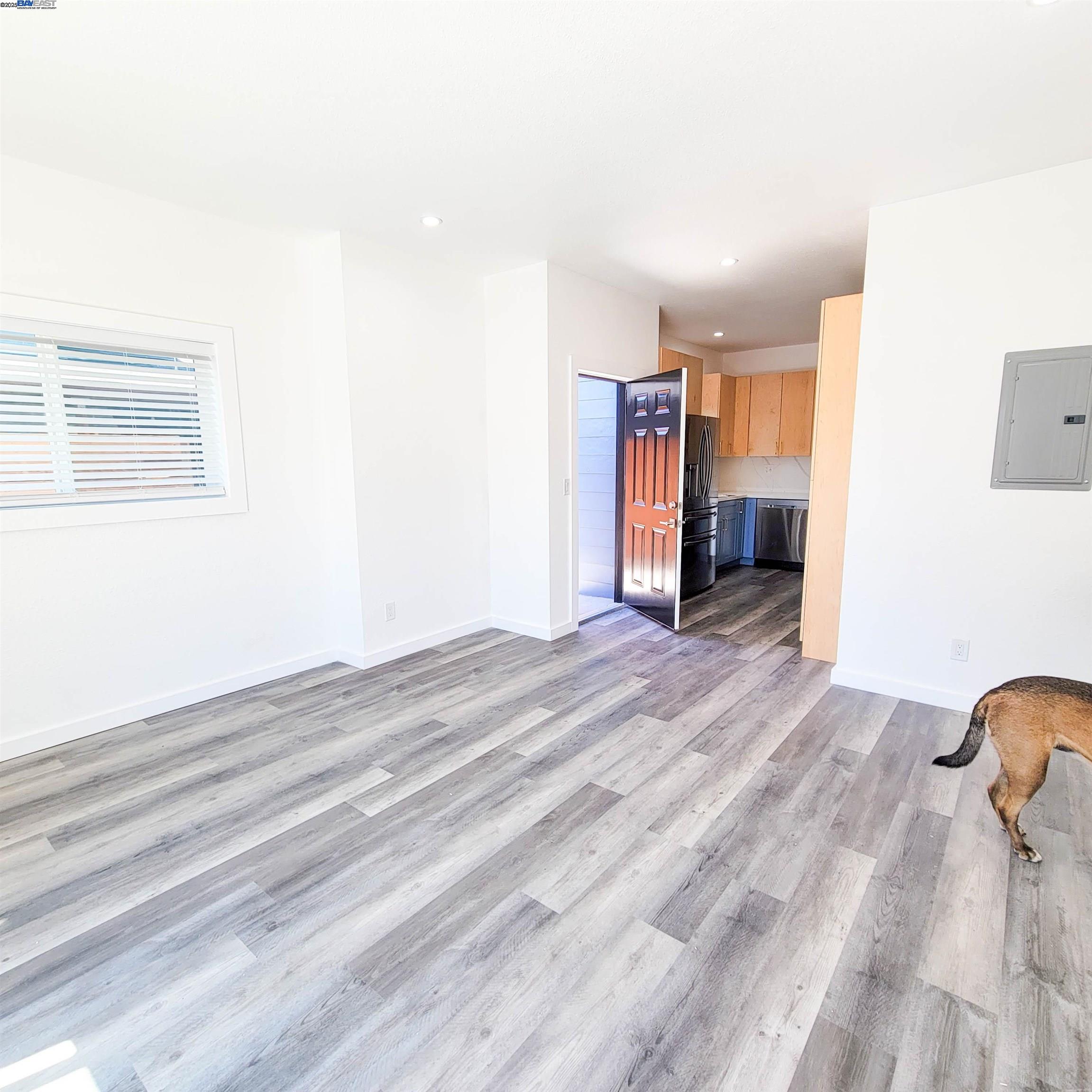 Detail Gallery Image 3 of 18 For 110 S 37th St a,  Richmond,  CA 94804 - 2 Beds | 2 Baths