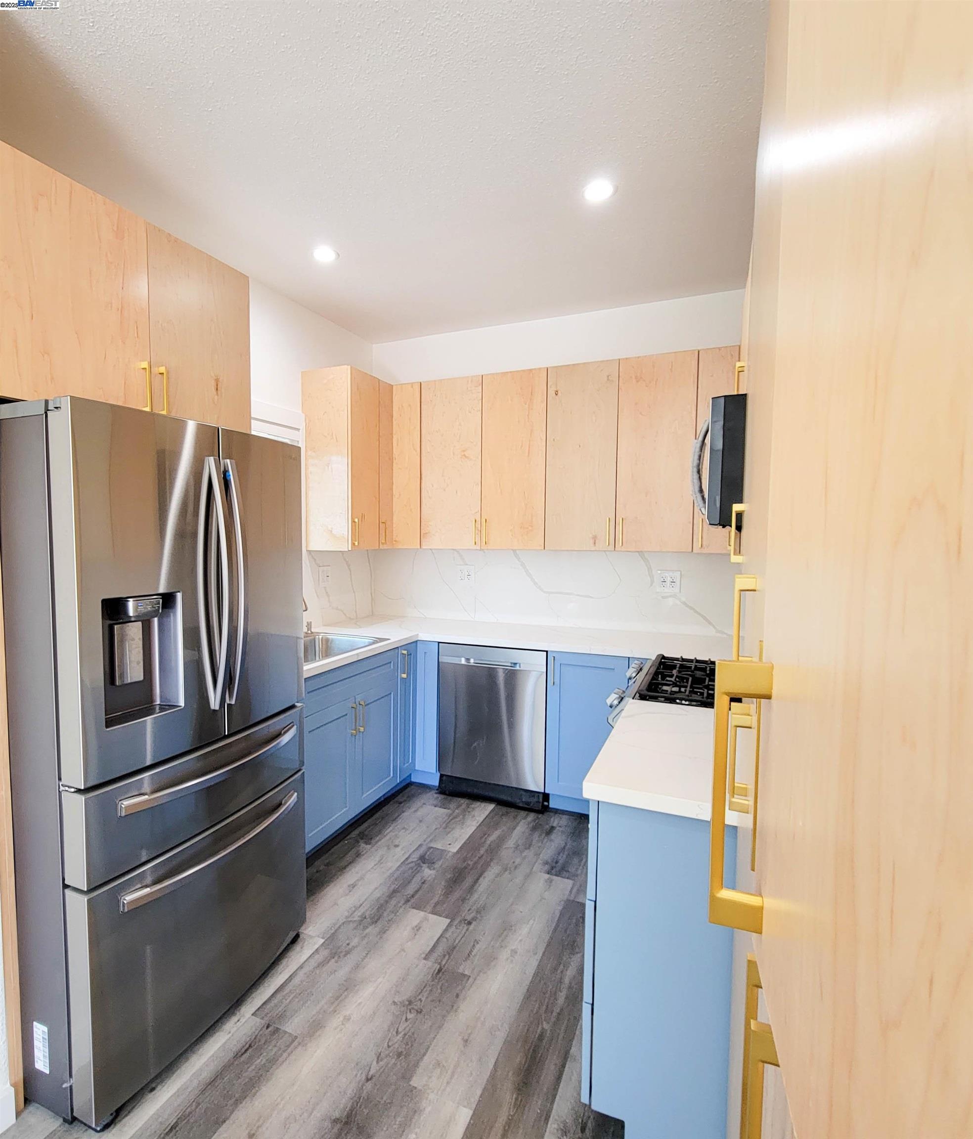 Detail Gallery Image 6 of 18 For 110 S 37th St a,  Richmond,  CA 94804 - 2 Beds | 2 Baths