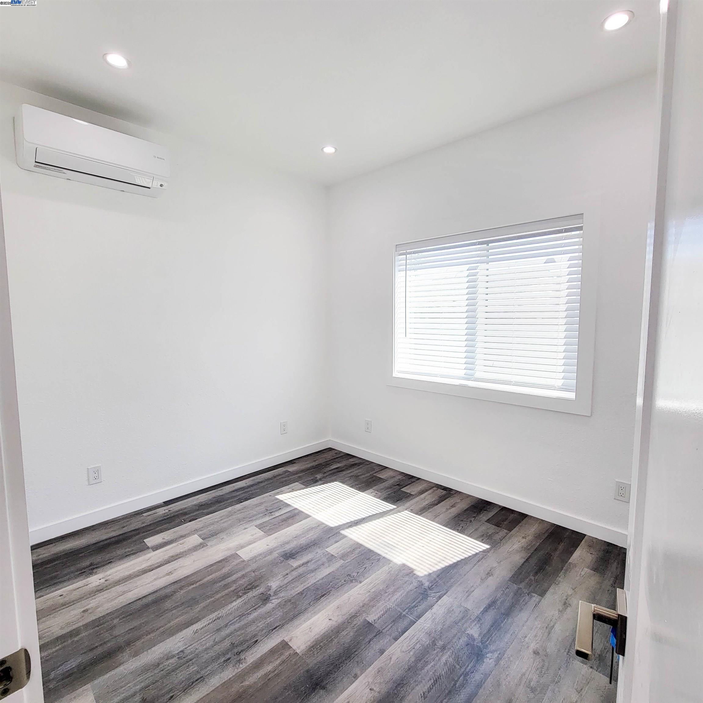 Detail Gallery Image 9 of 18 For 110 S 37th St a,  Richmond,  CA 94804 - 2 Beds | 2 Baths