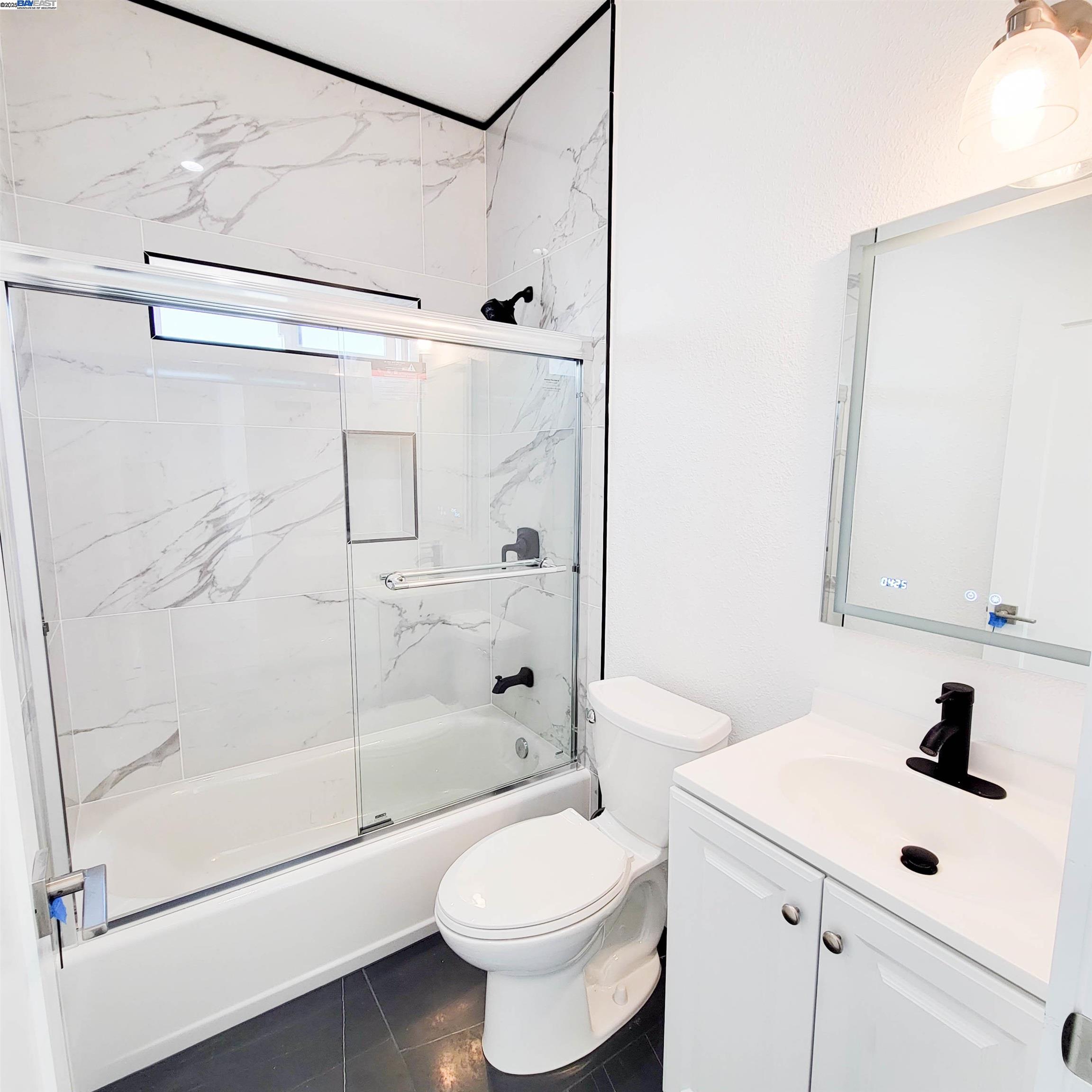 Detail Gallery Image 10 of 18 For 110 S 37th St a,  Richmond,  CA 94804 - 2 Beds | 2 Baths
