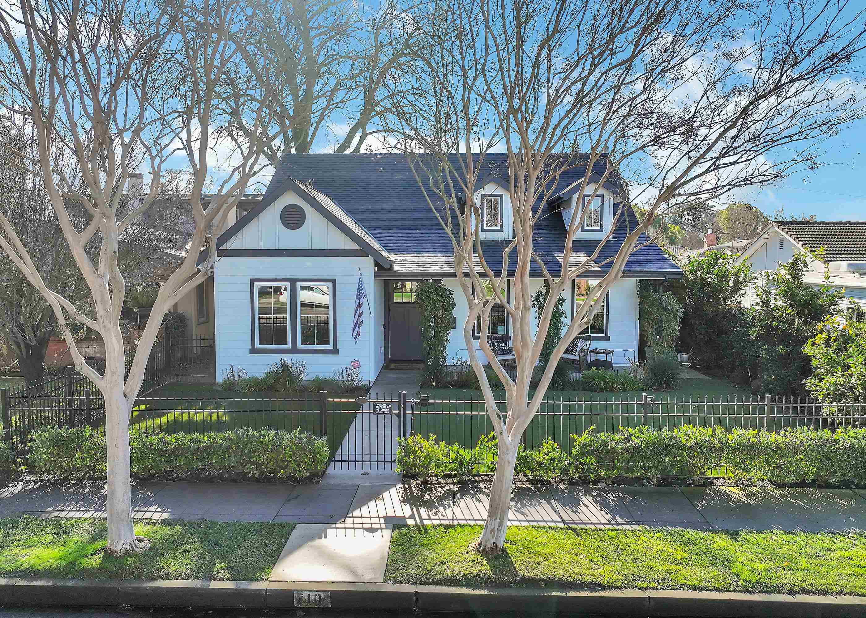 Detail Gallery Image 2 of 43 For 710 W Elm St, Lodi,  CA 95240 - 4 Beds | 2/1 Baths