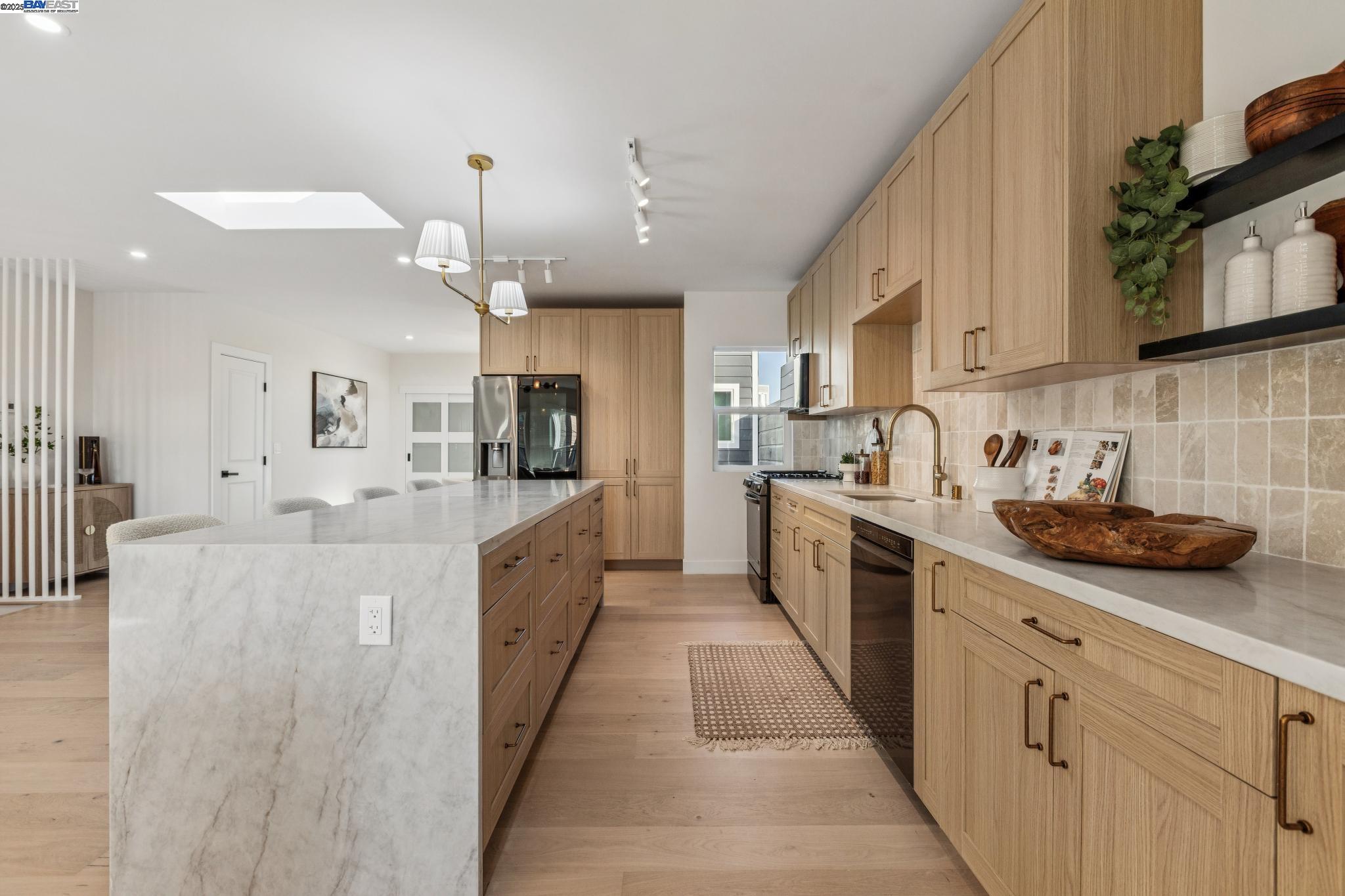 Detail Gallery Image 11 of 60 For 412 43rd Ave, San Francisco,  CA 94121 - 4 Beds | 3/1 Baths