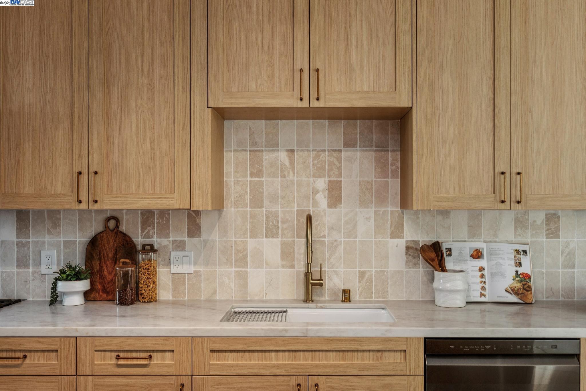 Detail Gallery Image 9 of 60 For 412 43rd Ave, San Francisco,  CA 94121 - 4 Beds | 3/1 Baths