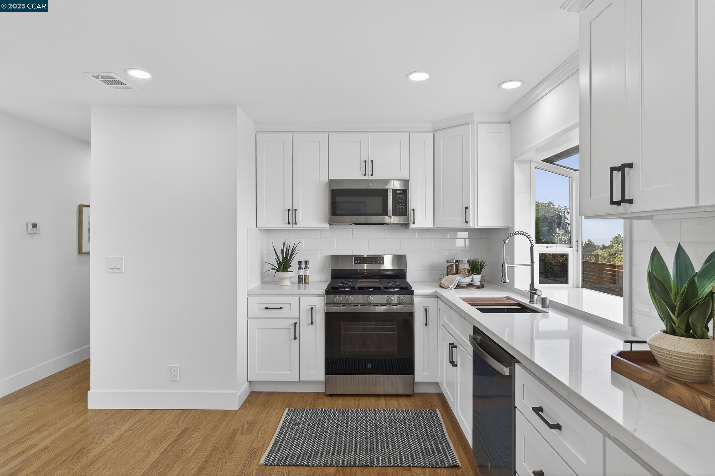 Detail Gallery Image 21 of 60 For 1264 Belfair Dr, Pinole,  CA 94564 - 3 Beds | 2 Baths