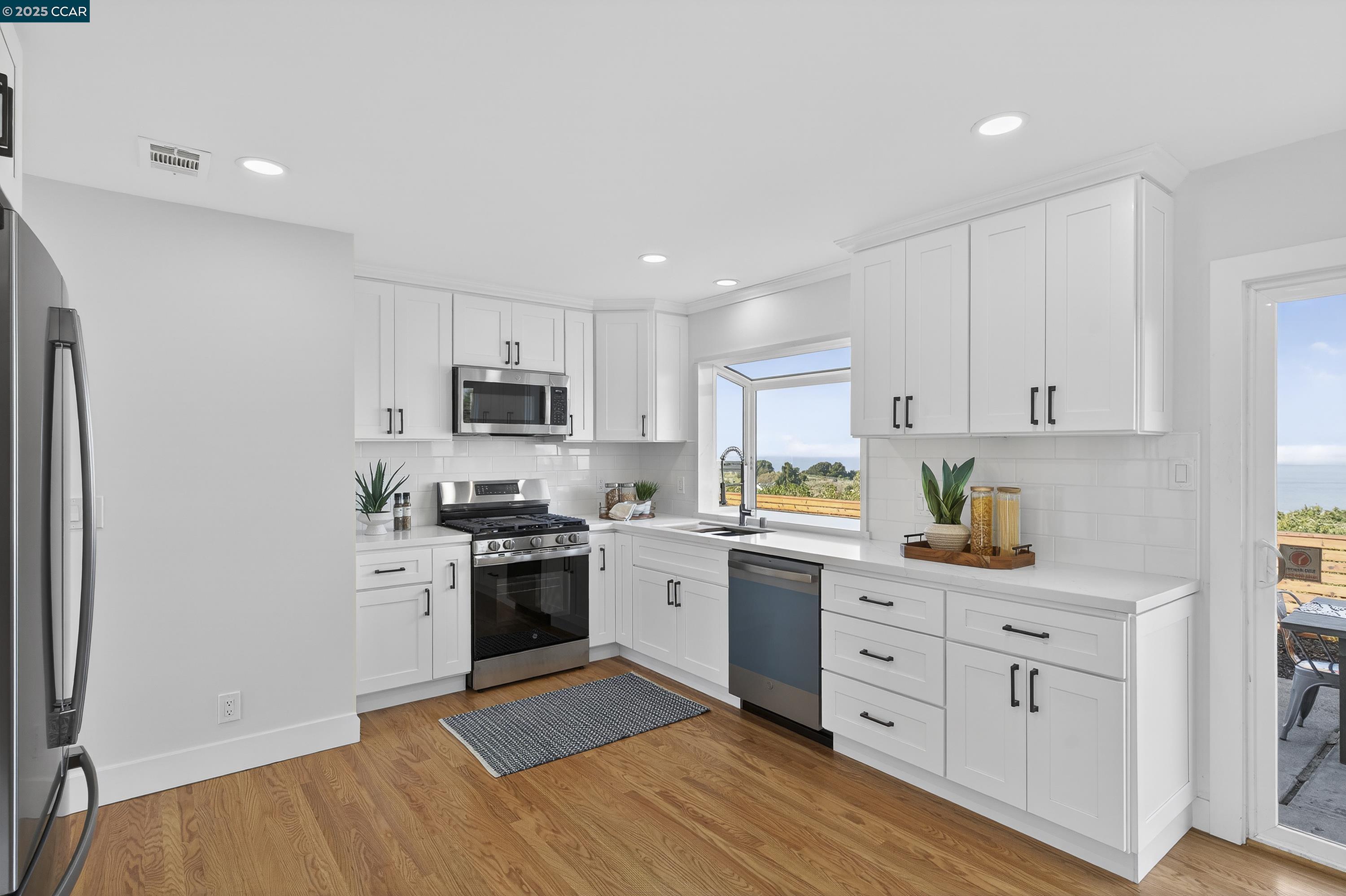 Detail Gallery Image 23 of 60 For 1264 Belfair Dr, Pinole,  CA 94564 - 3 Beds | 2 Baths