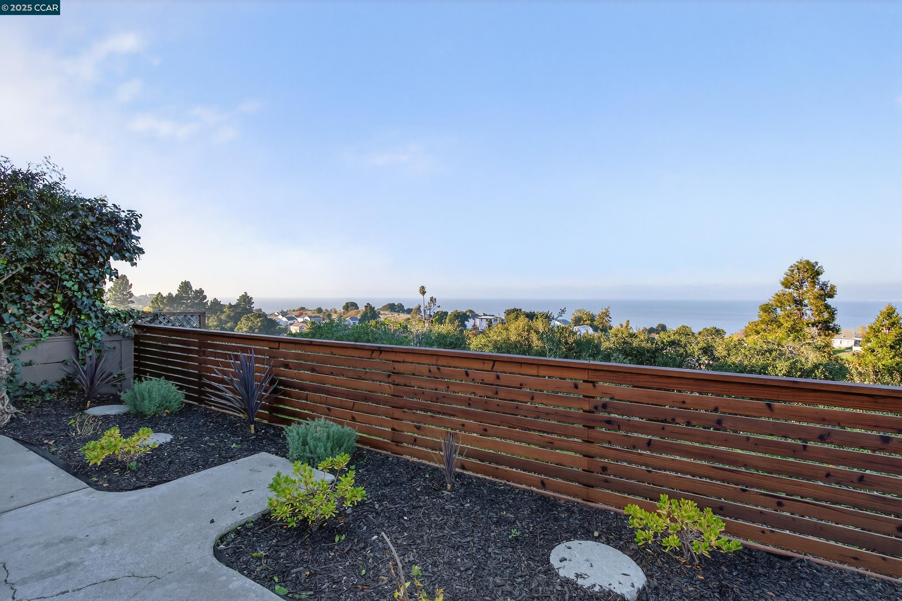 Detail Gallery Image 5 of 7 For 1264 Belfair Dr, Pinole,  CA 94564 - 3 Beds | 2 Baths