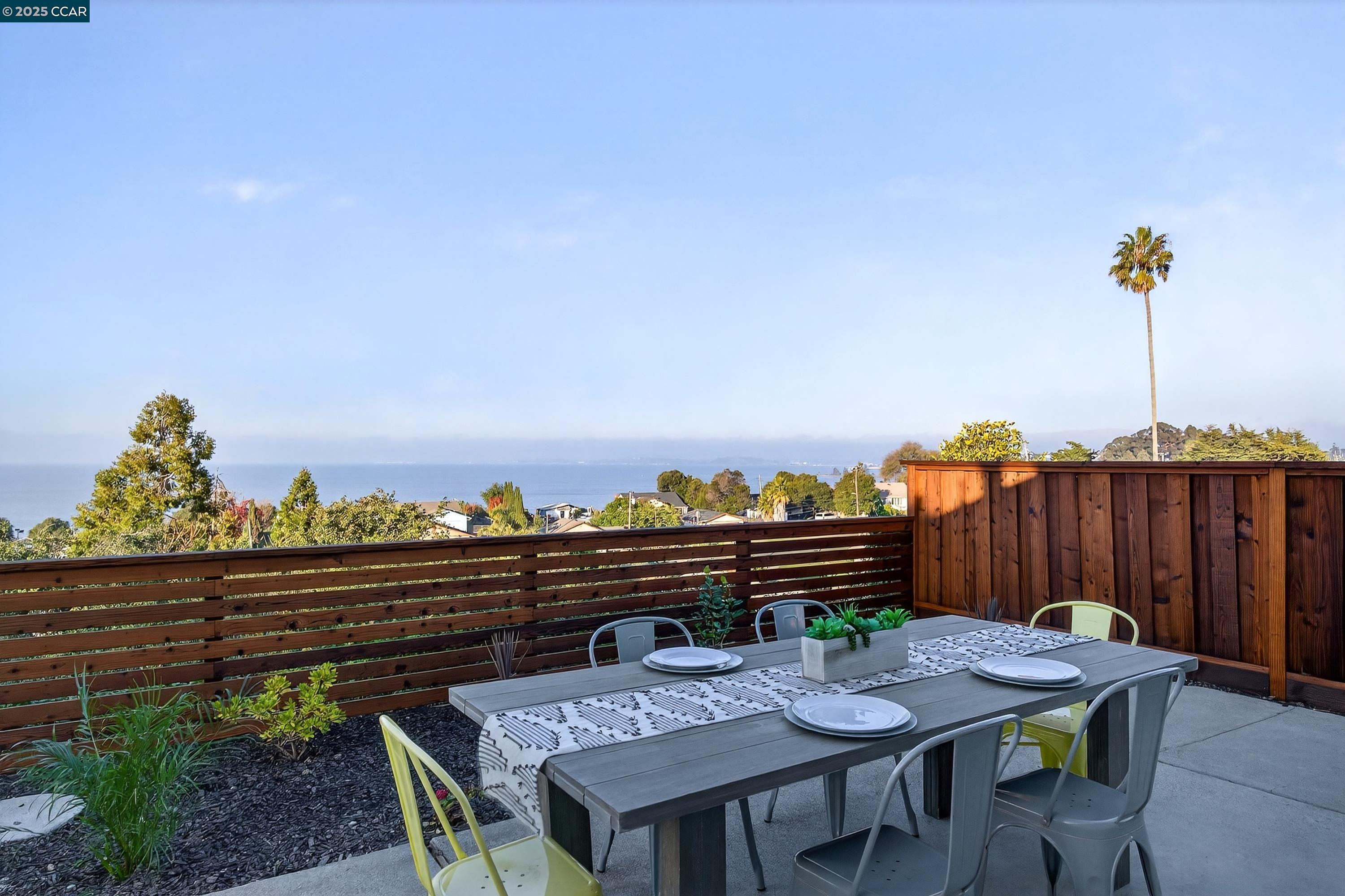 Detail Gallery Image 6 of 7 For 1264 Belfair Dr, Pinole,  CA 94564 - 3 Beds | 2 Baths