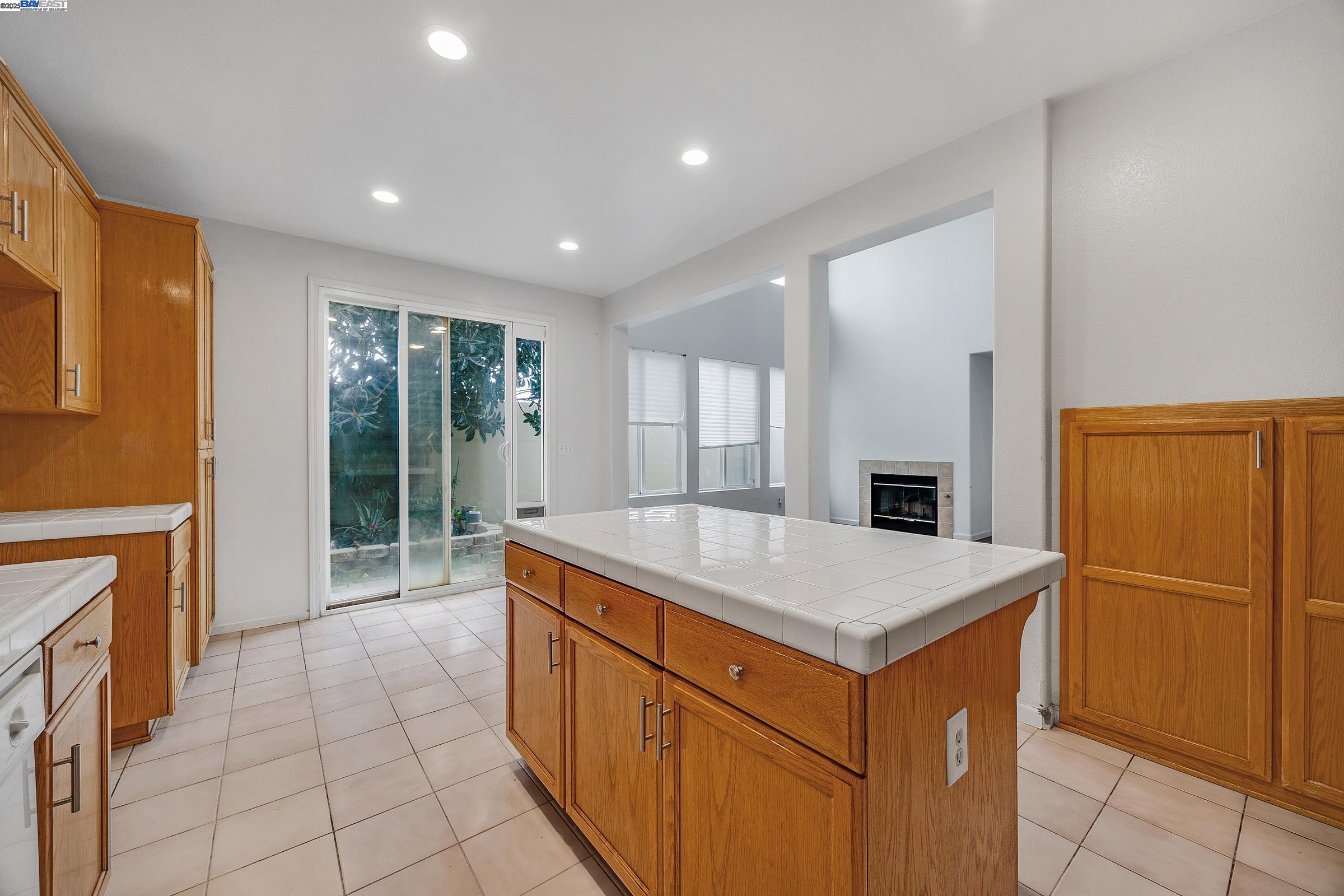 Detail Gallery Image 14 of 33 For 448 Burlington Dr, Tracy,  CA 95376 - 5 Beds | 3 Baths