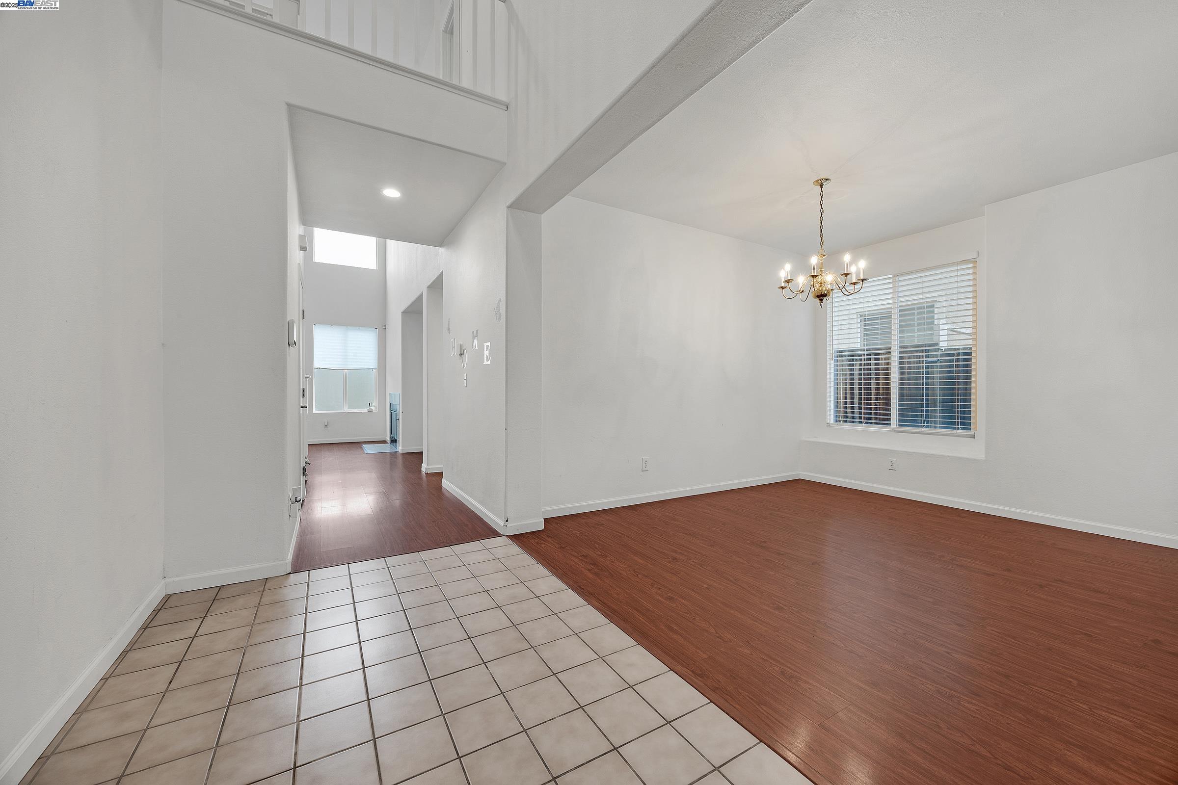 Detail Gallery Image 4 of 33 For 448 Burlington Dr, Tracy,  CA 95376 - 5 Beds | 3 Baths