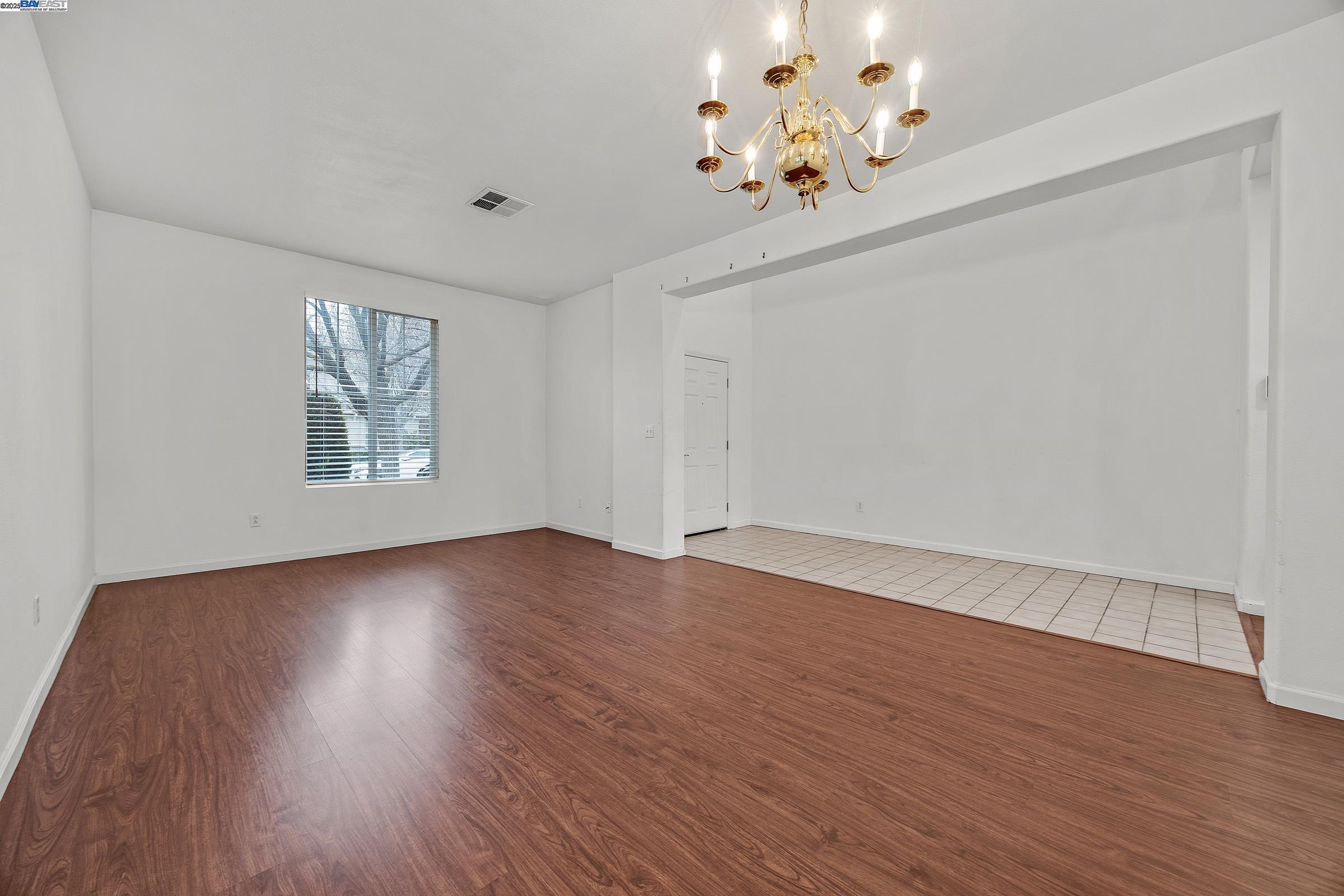 Detail Gallery Image 6 of 33 For 448 Burlington Dr, Tracy,  CA 95376 - 5 Beds | 3 Baths