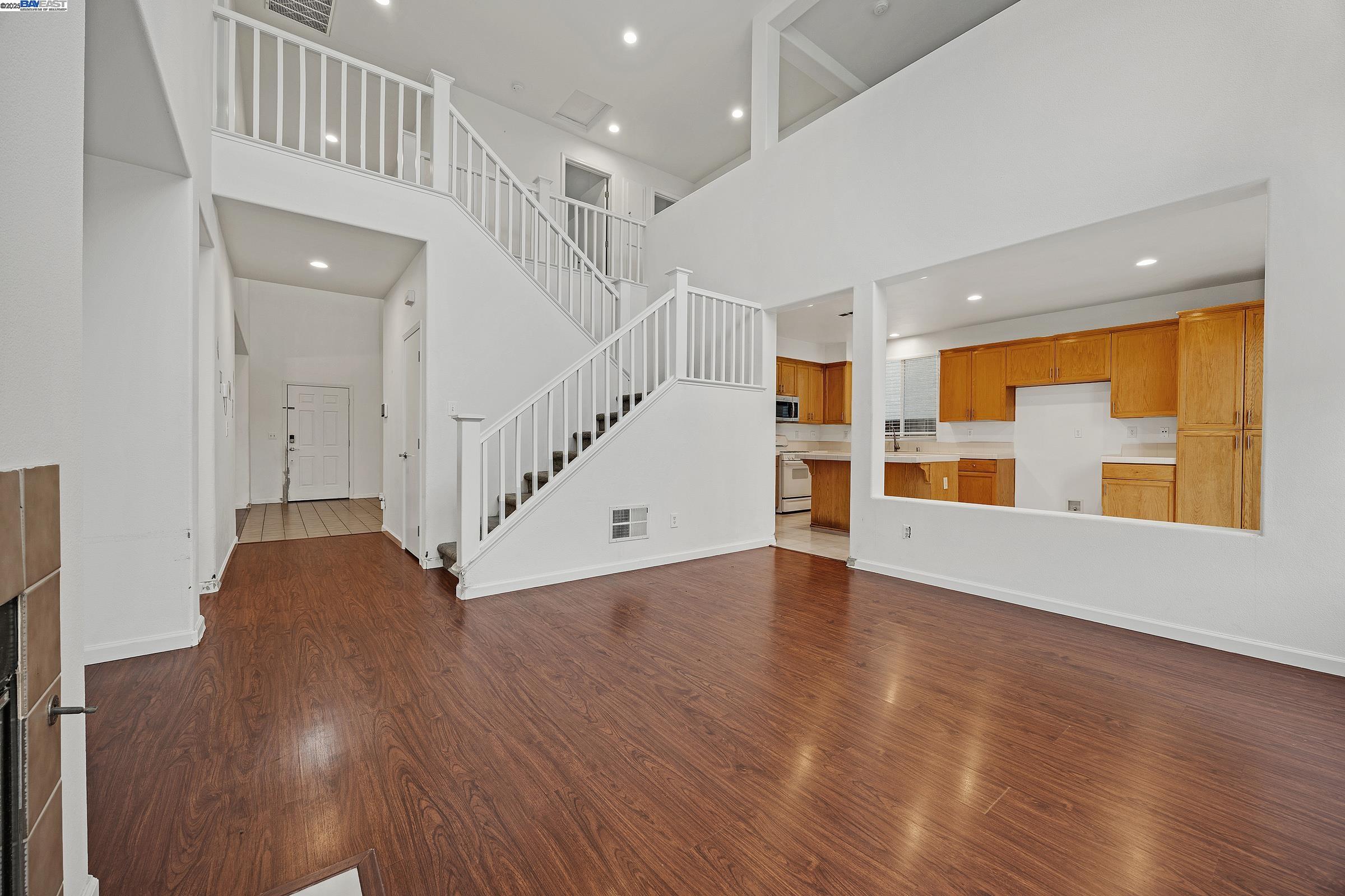 Detail Gallery Image 9 of 33 For 448 Burlington Dr, Tracy,  CA 95376 - 5 Beds | 3 Baths