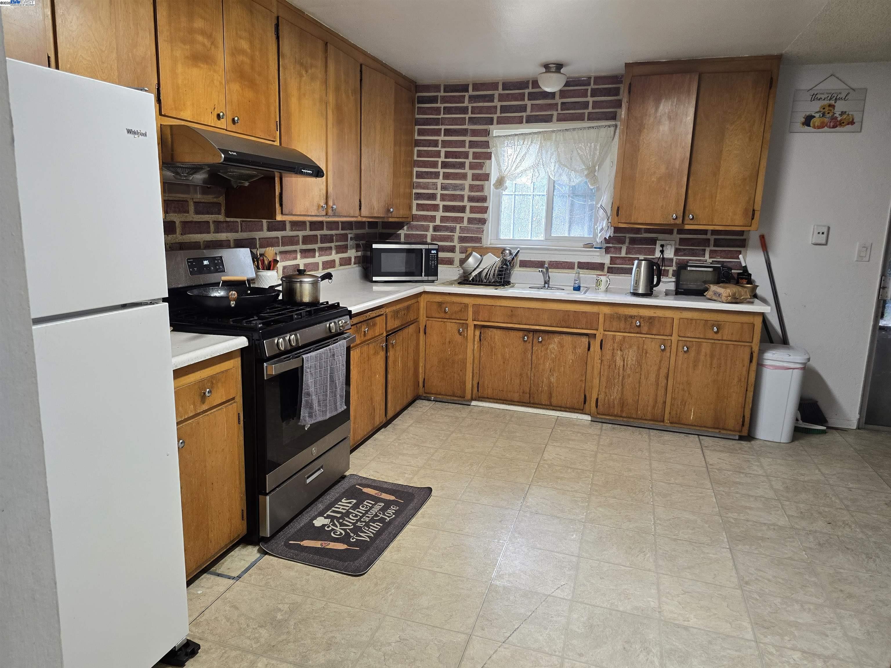 Detail Gallery Image 4 of 9 For 6933 Kermit Ln, Stockton,  CA 95207 - 3 Beds | 1 Baths