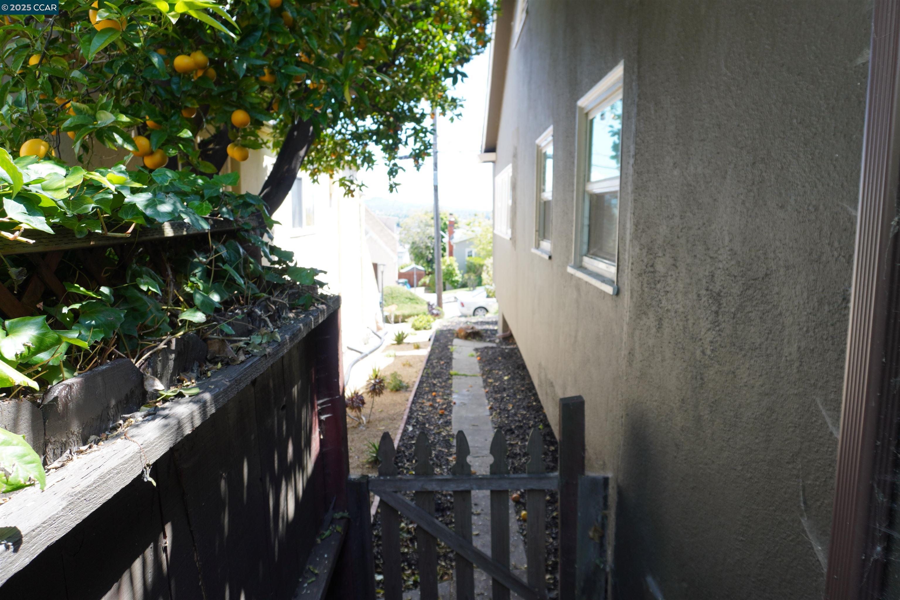 Detail Gallery Image 15 of 19 For 2645 Maxwell, Oakland,  CA 94619 - 4 Beds | 2 Baths