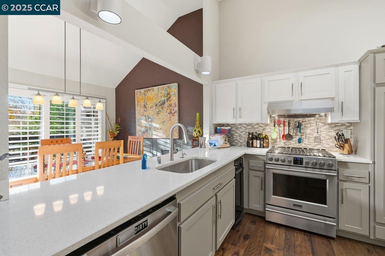 Detail Gallery Image 14 of 48 For 533 Monarch Ridge Dr, Walnut Creek,  CA 94597 - 2 Beds | 2/1 Baths