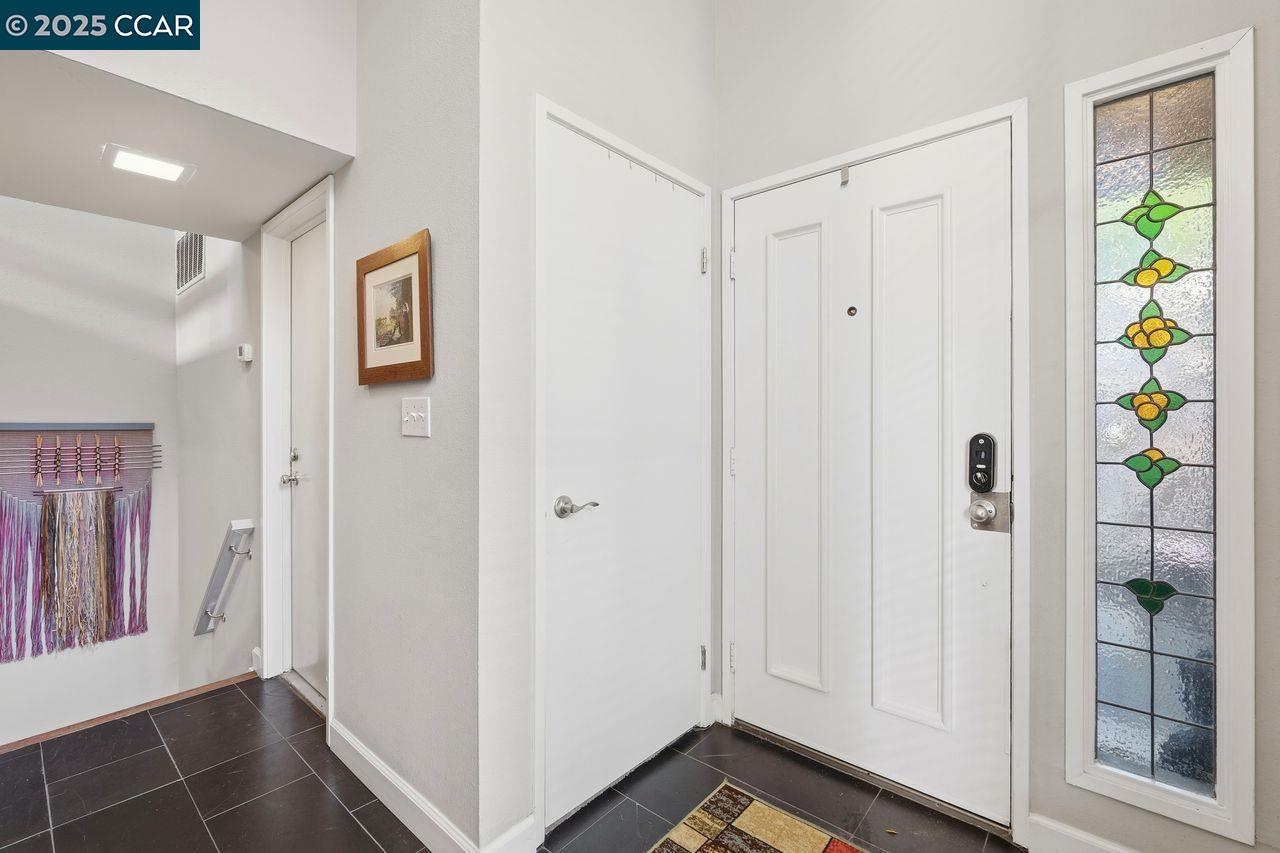 Detail Gallery Image 3 of 48 For 533 Monarch Ridge Dr, Walnut Creek,  CA 94597 - 2 Beds | 2/1 Baths