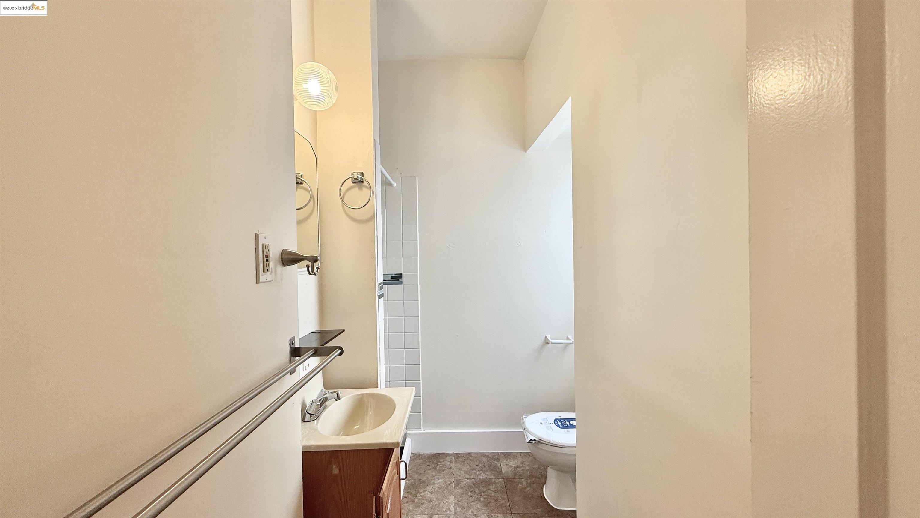 Detail Gallery Image 12 of 19 For 6446 Colby St, Oakland,  CA 94618 - – Beds | – Baths