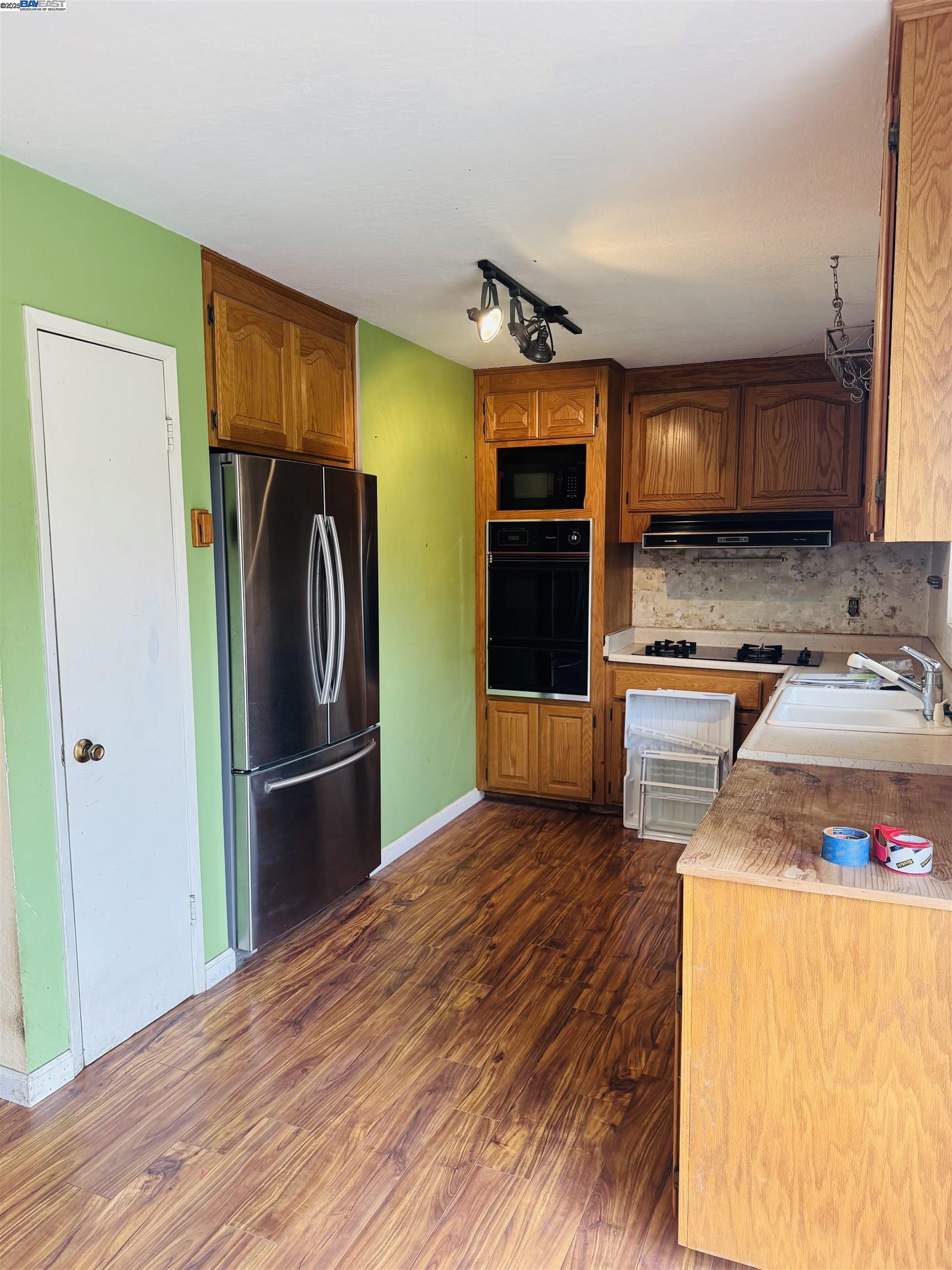 Detail Gallery Image 8 of 17 For 7505 Frederiksen Ln, Dublin,  CA 94568 - 2 Beds | 2 Baths