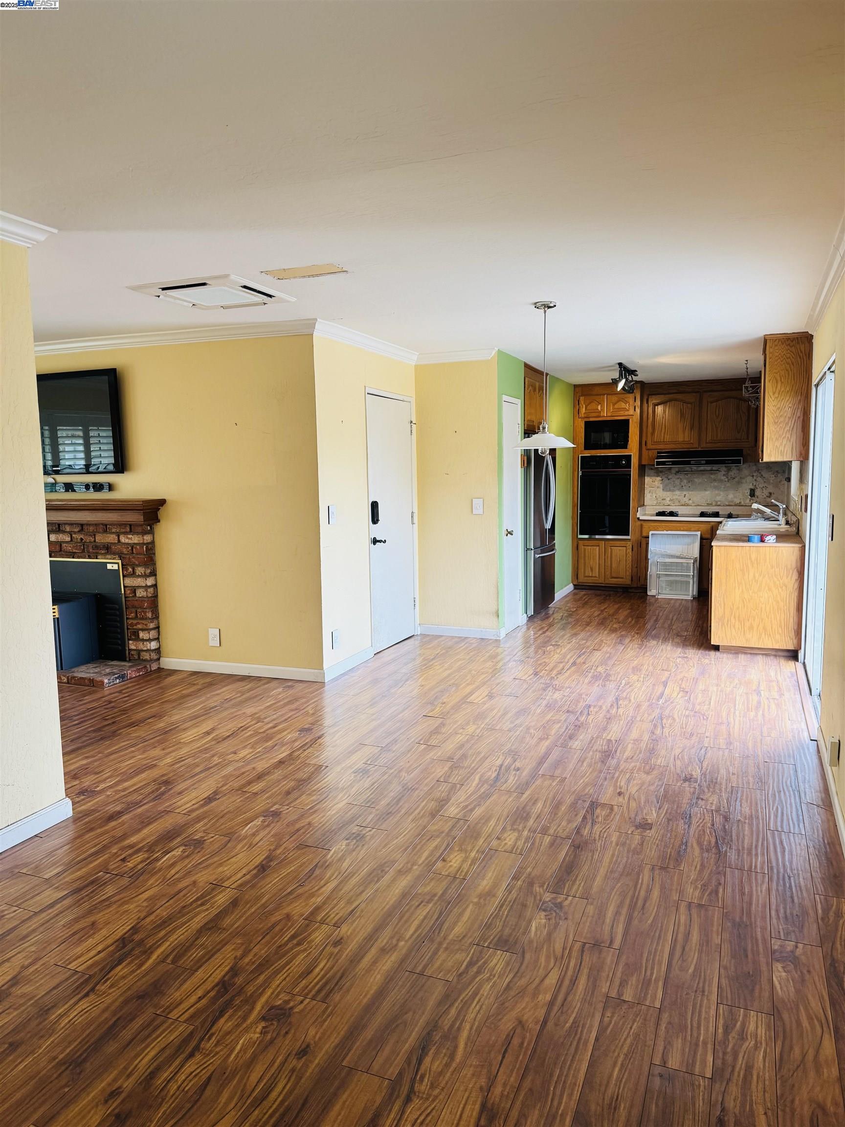 Detail Gallery Image 10 of 17 For 7505 Frederiksen Ln, Dublin,  CA 94568 - 2 Beds | 2 Baths