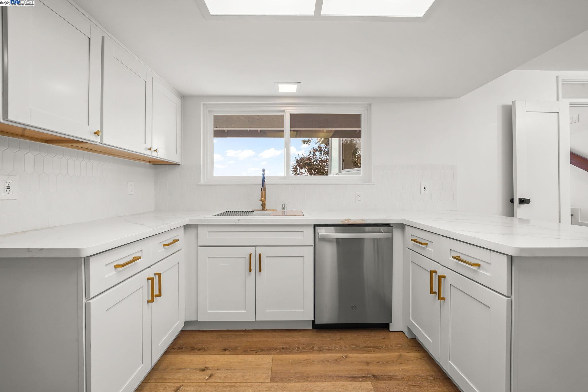 Detail Gallery Image 6 of 43 For 35 San Joaquin Pl, Novato,  CA 94947 - 4 Beds | 3 Baths