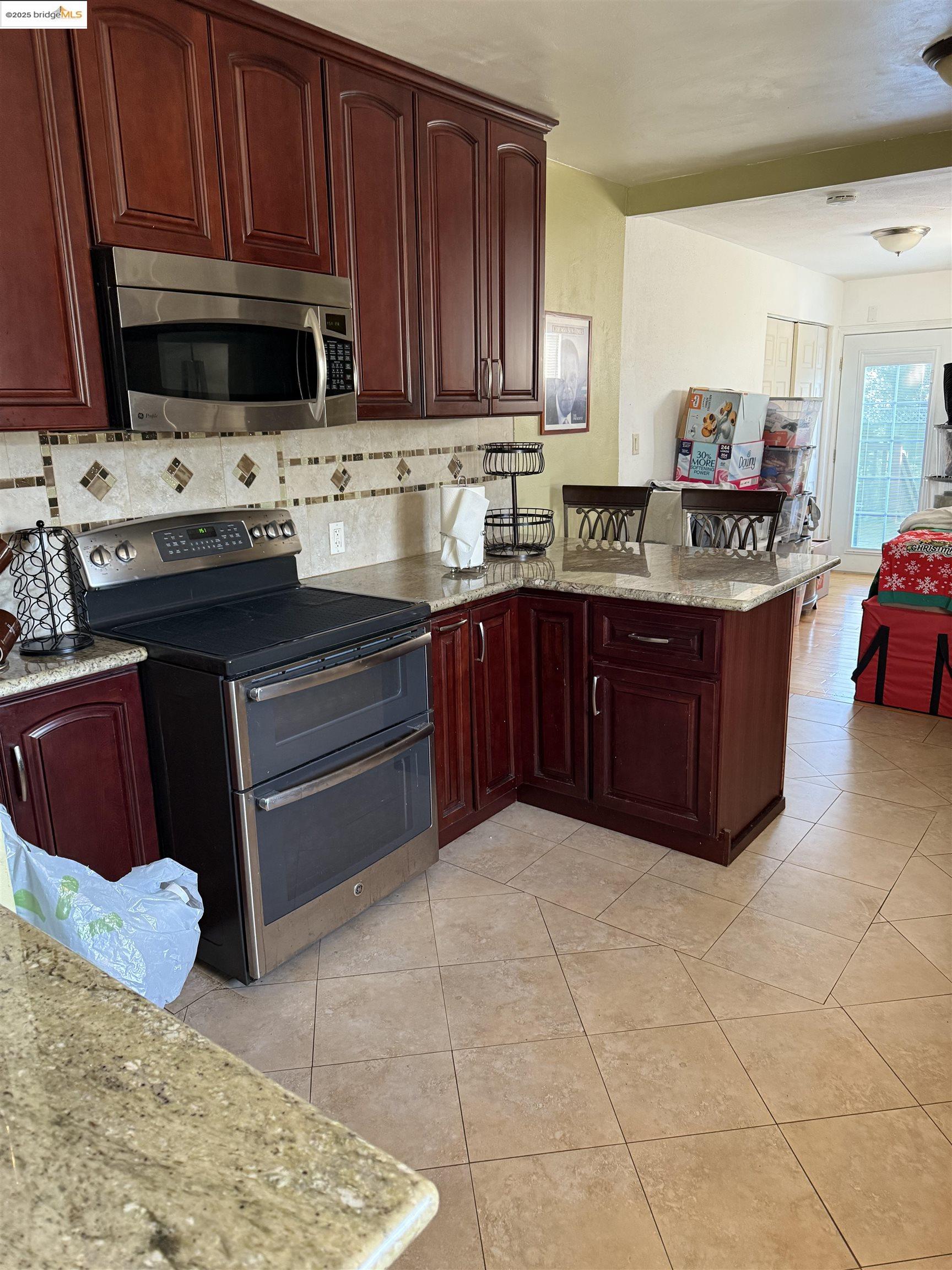 Detail Gallery Image 3 of 5 For 1540 Stuart St, Berkeley,  CA 94703 - 2 Beds | 2 Baths