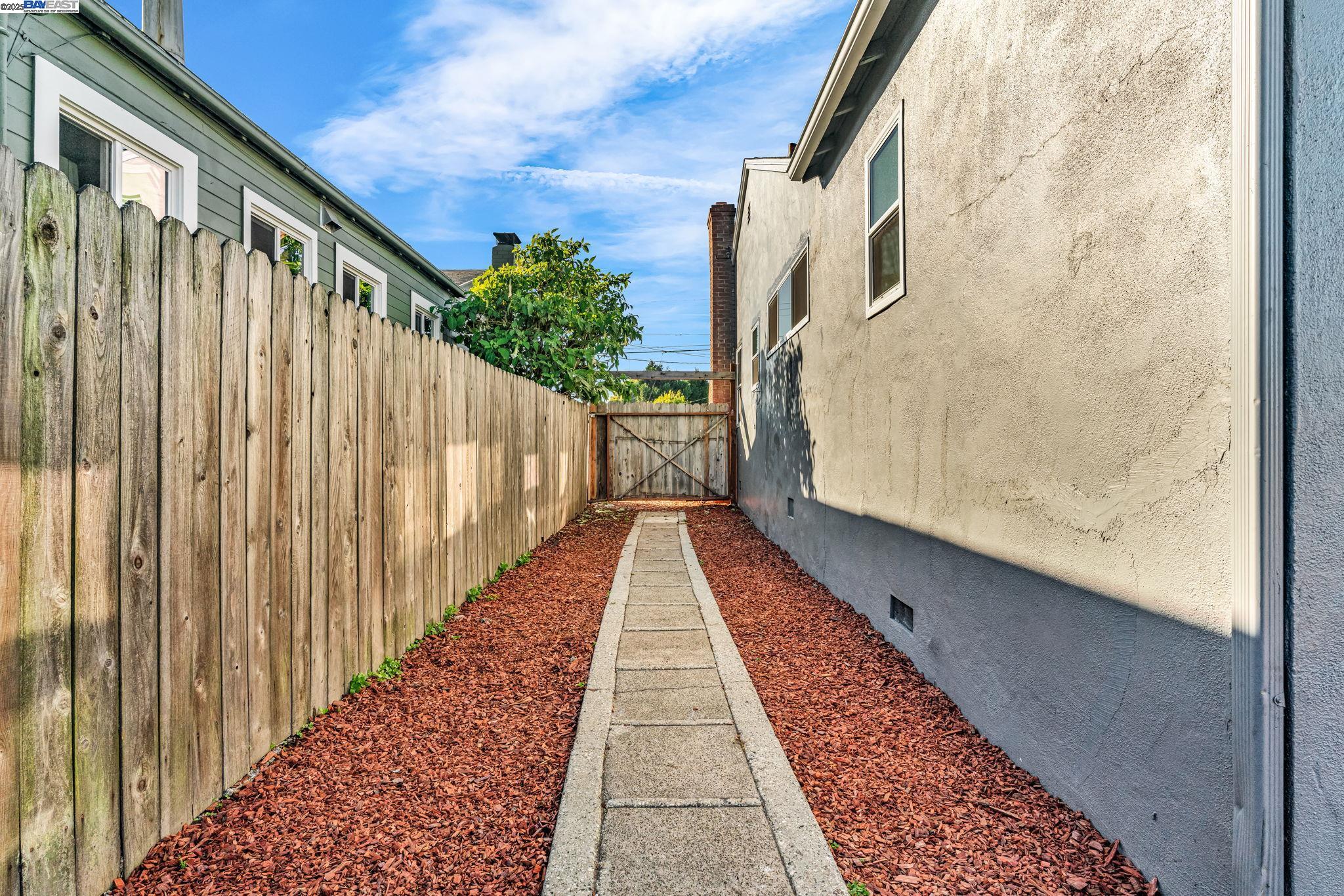 Detail Gallery Image 30 of 38 For 680 Mclaughlin St, Richmond,  CA 94805 - 3 Beds | 2 Baths