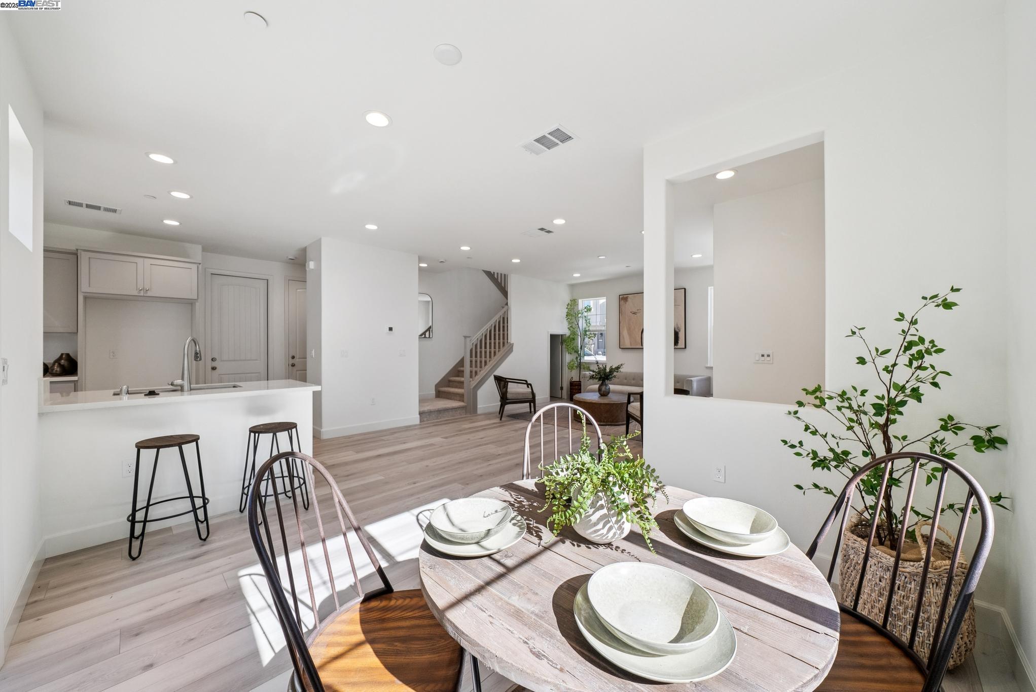 Detail Gallery Image 14 of 39 For 246 Mindy Way, Pittsburg,  CA 94565 - 5 Beds | 3/1 Baths