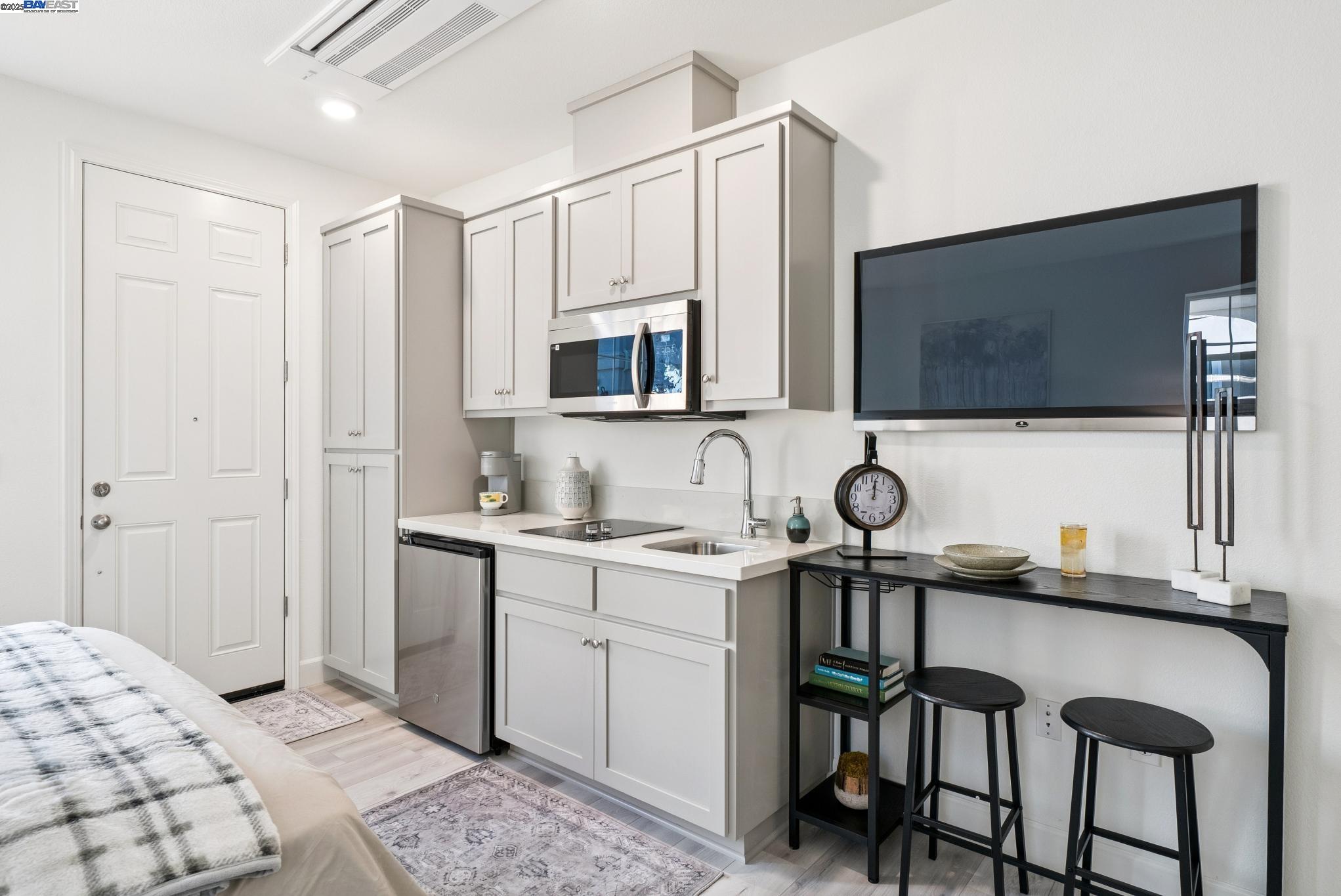 Detail Gallery Image 18 of 39 For 246 Mindy Way, Pittsburg,  CA 94565 - 5 Beds | 3/1 Baths