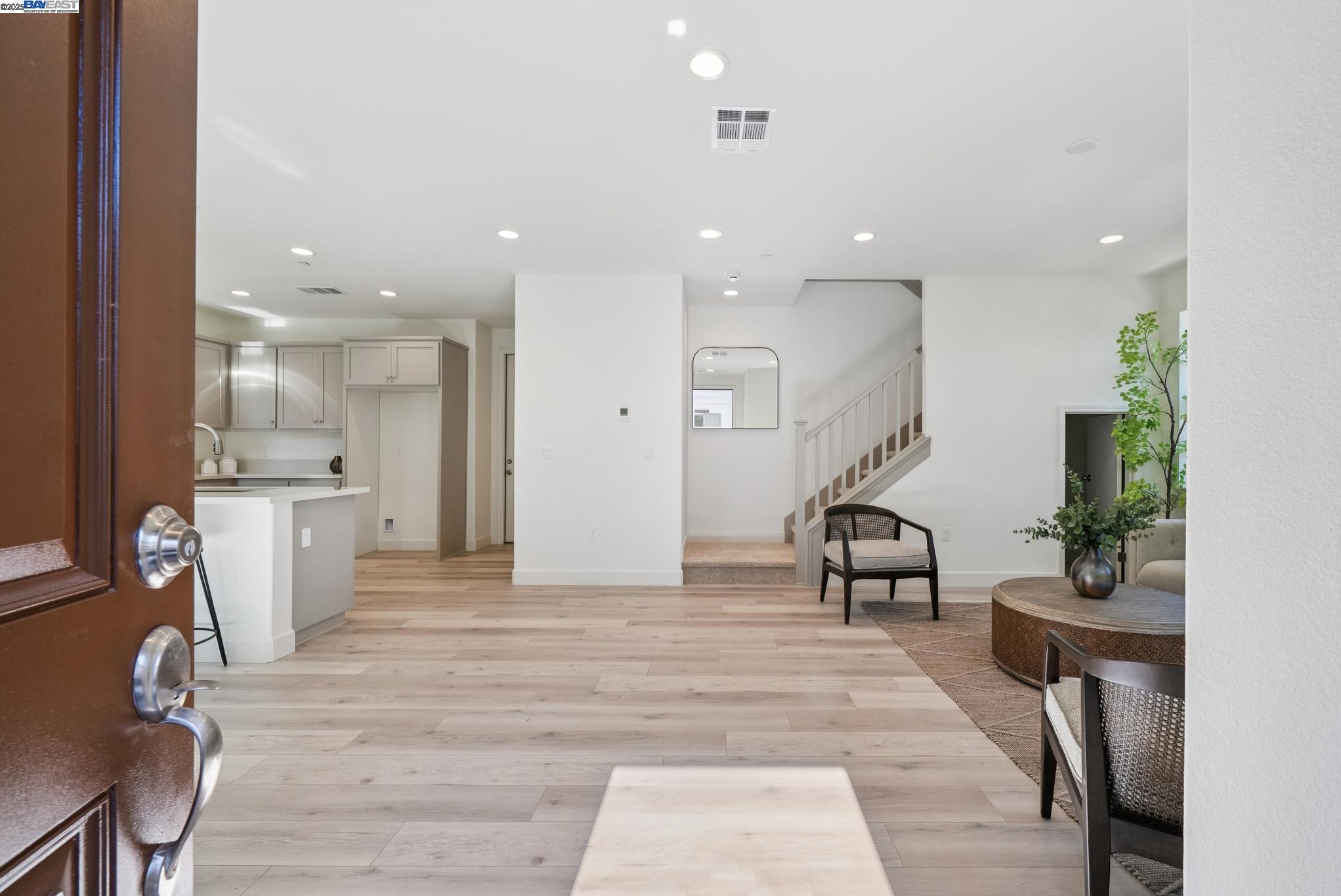 Detail Gallery Image 5 of 39 For 246 Mindy Way, Pittsburg,  CA 94565 - 5 Beds | 3/1 Baths