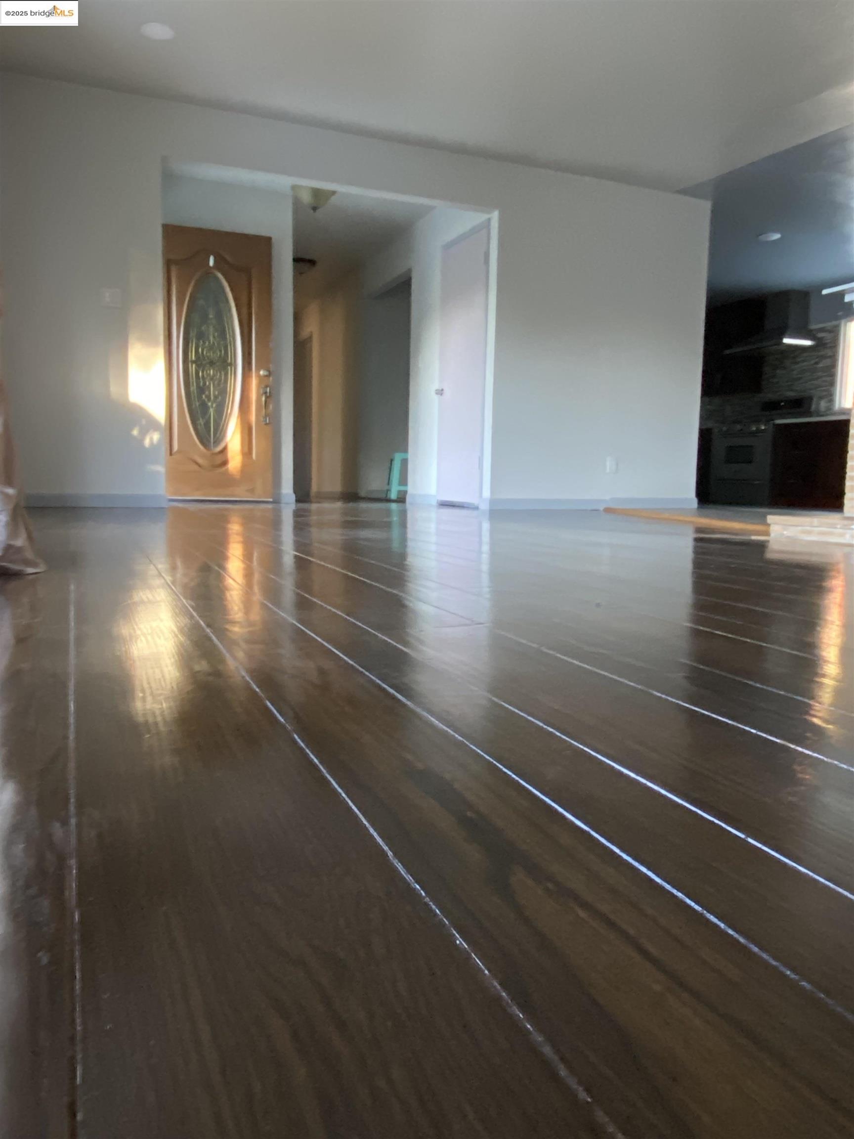 Detail Gallery Image 2 of 16 For 8454 E Ney Ave, Oakland,  CA 94605 - 3 Beds | 2 Baths