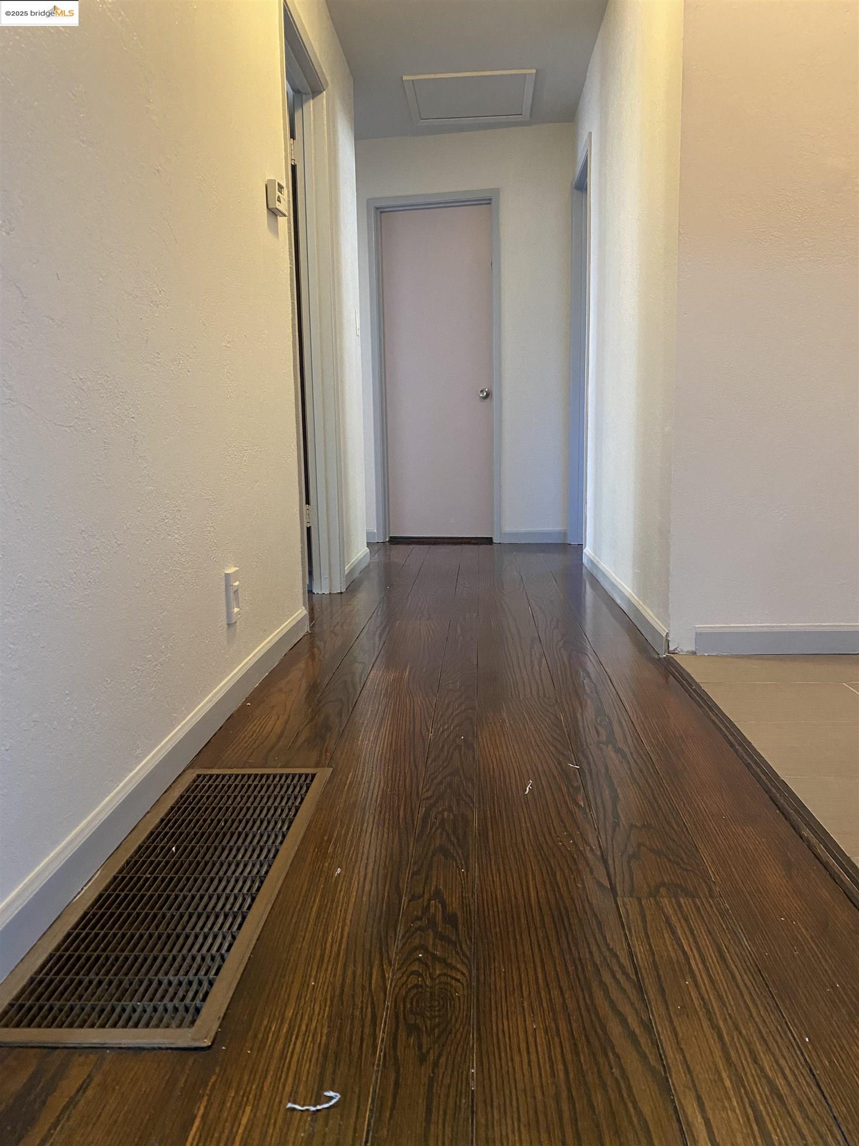 Detail Gallery Image 4 of 16 For 8454 E Ney Ave, Oakland,  CA 94605 - 3 Beds | 2 Baths