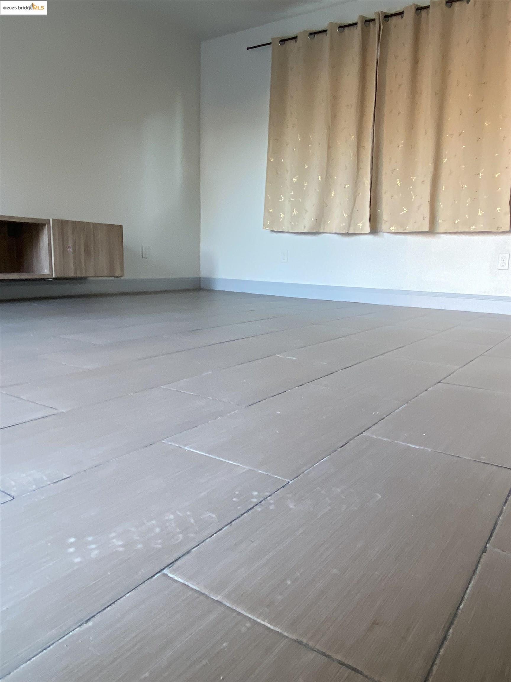 Detail Gallery Image 5 of 16 For 8454 E Ney Ave, Oakland,  CA 94605 - 3 Beds | 2 Baths