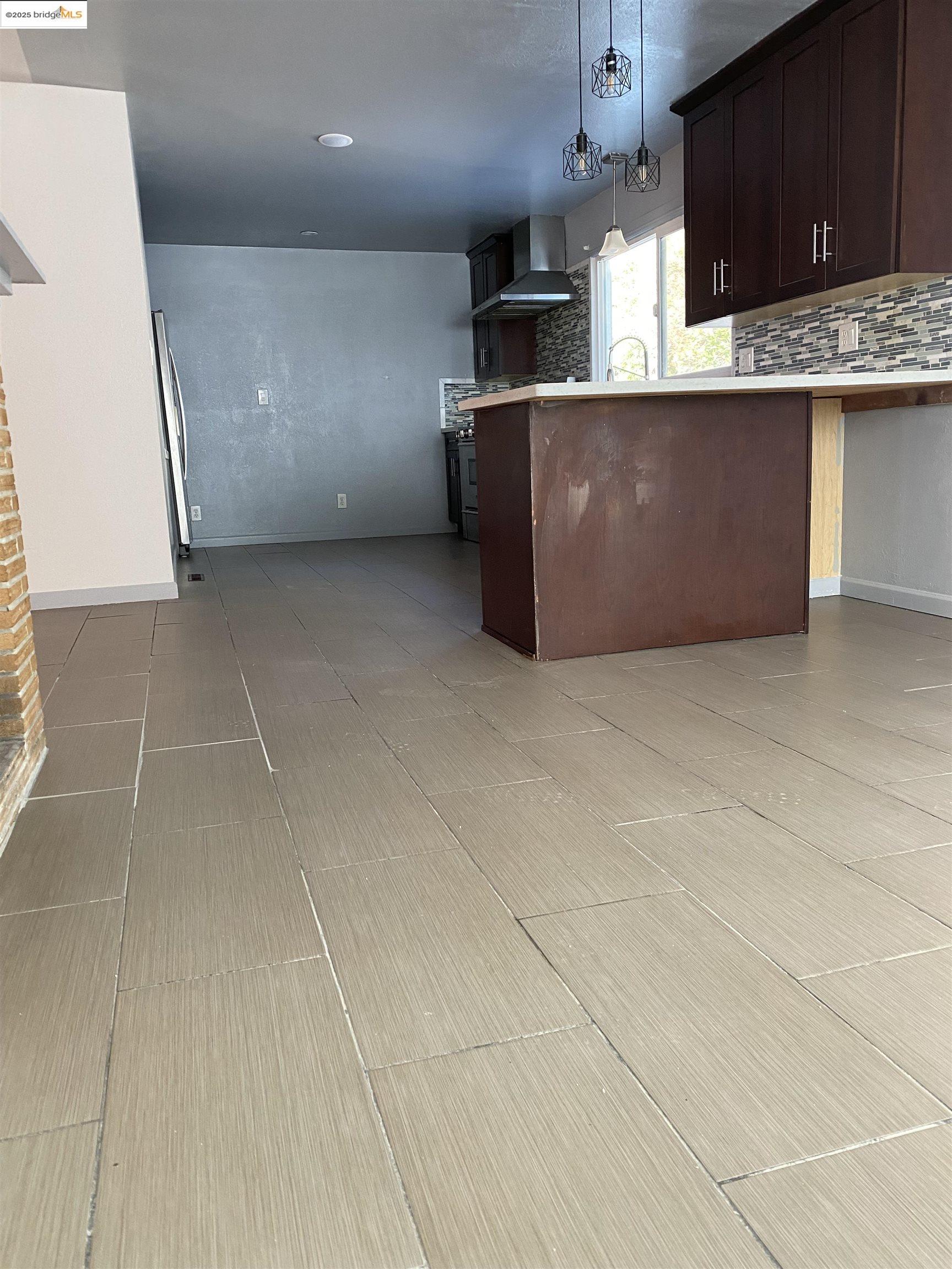 Detail Gallery Image 7 of 16 For 8454 E Ney Ave, Oakland,  CA 94605 - 3 Beds | 2 Baths