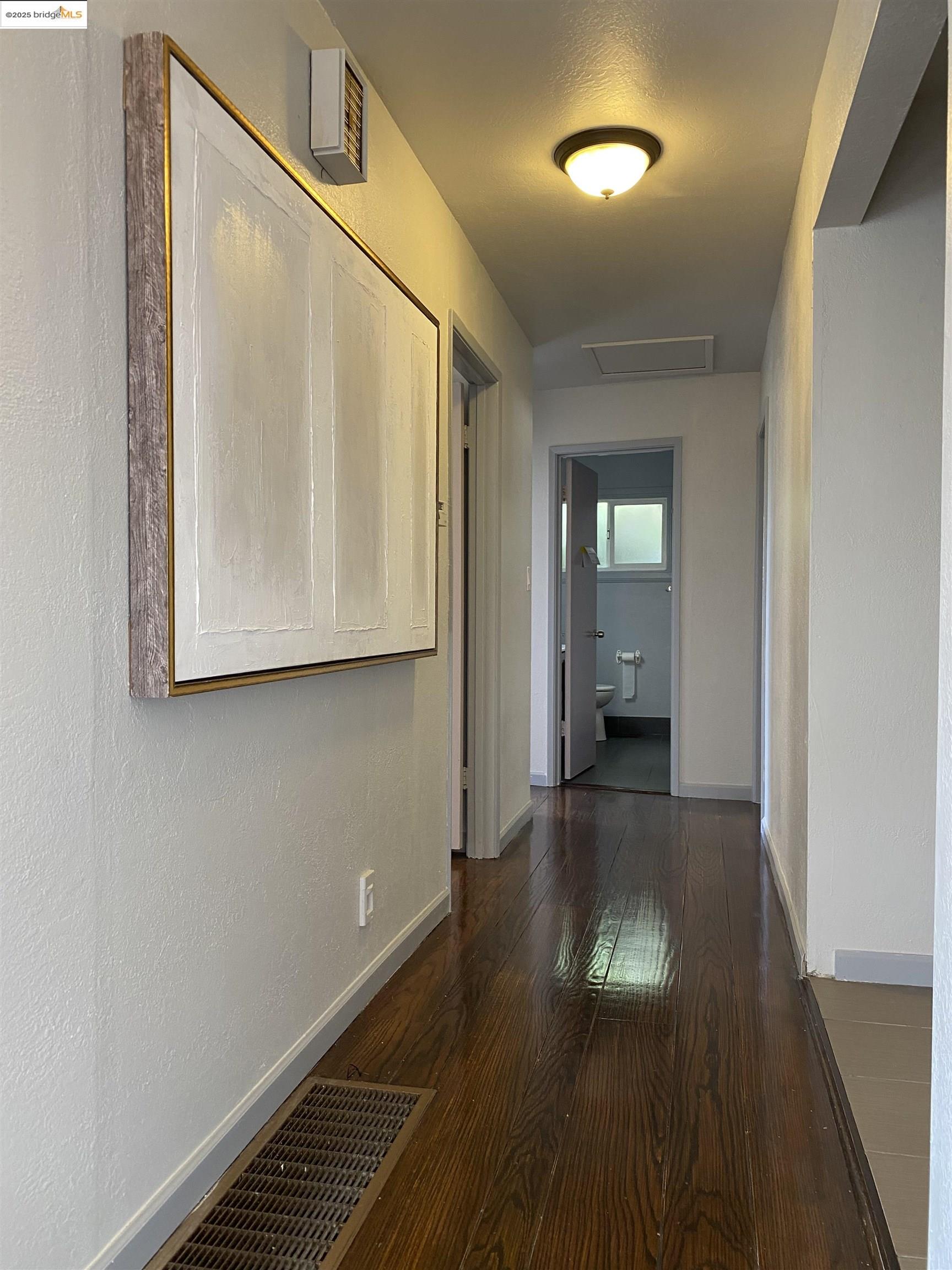 Detail Gallery Image 7 of 17 For 8454 E Ney Ave, Oakland,  CA 94605 - 3 Beds | 2 Baths