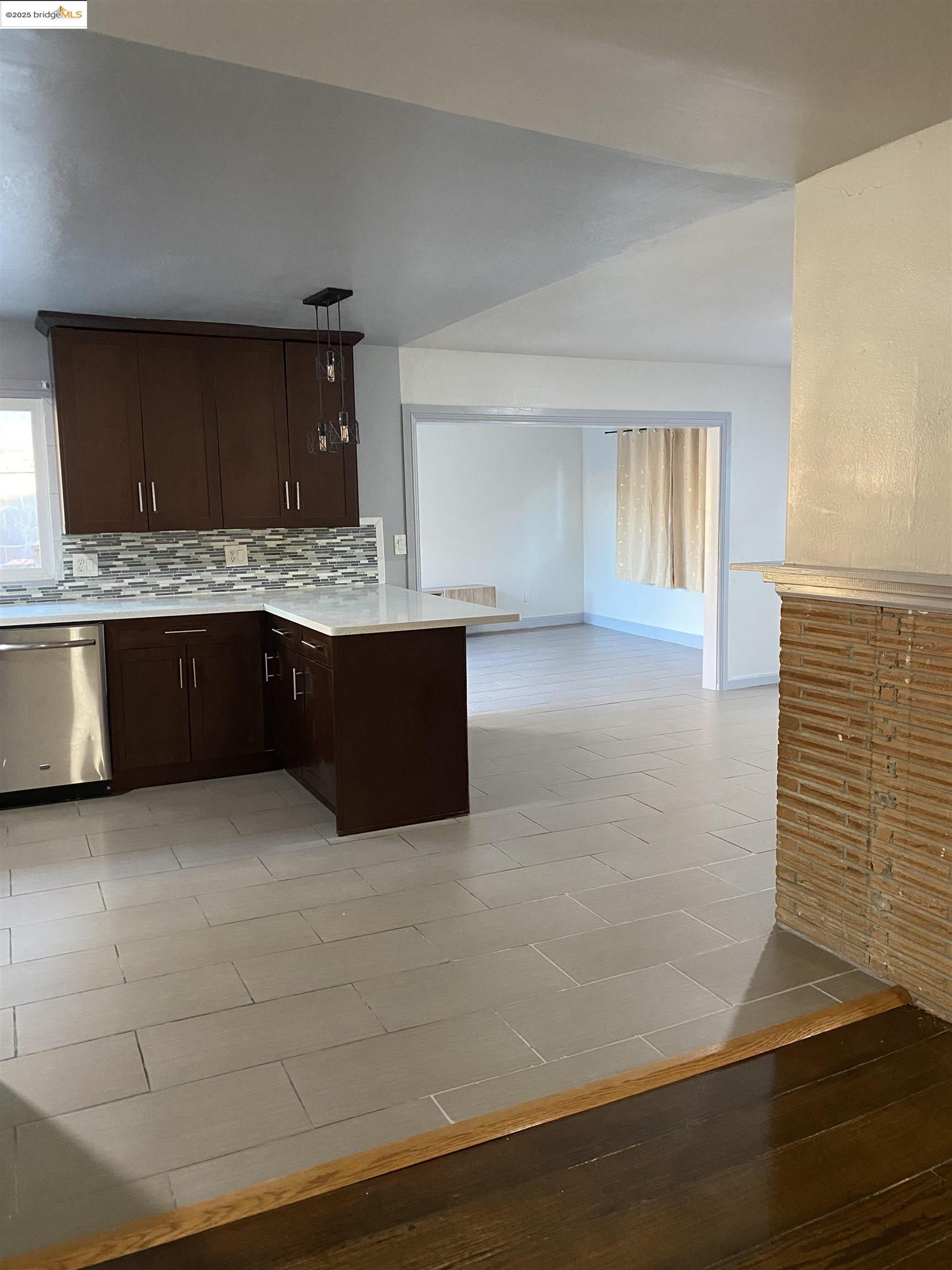 Detail Gallery Image 9 of 16 For 8454 E Ney Ave, Oakland,  CA 94605 - 3 Beds | 2 Baths