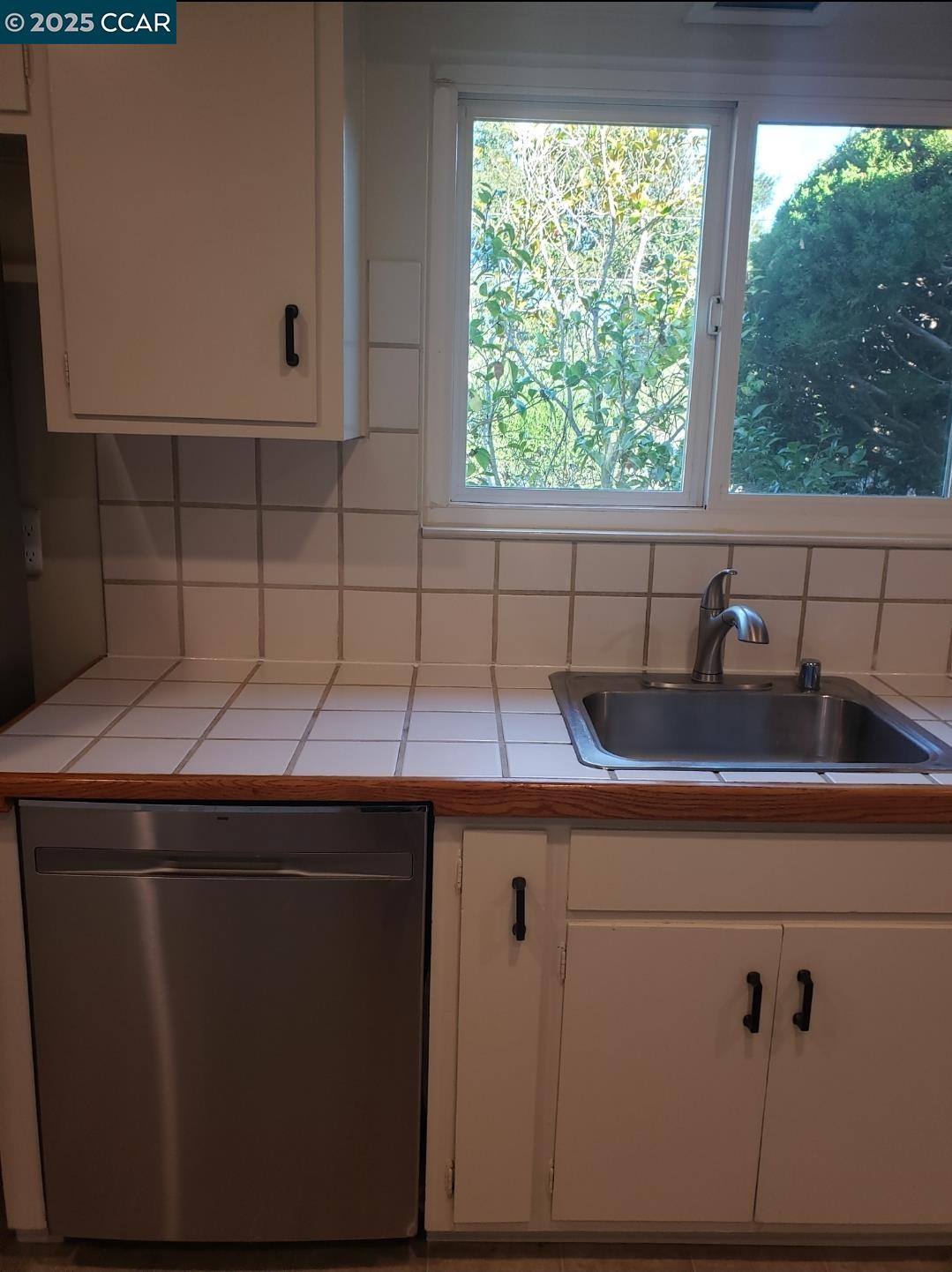 Detail Gallery Image 6 of 21 For 44 Muth Dr, Orinda,  CA 94563 - 3 Beds | 2 Baths