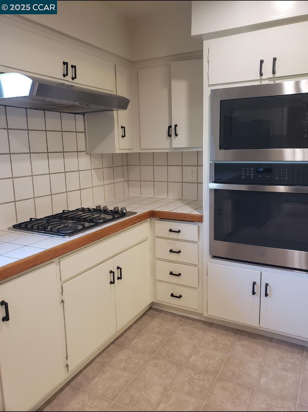 Detail Gallery Image 7 of 21 For 44 Muth Dr, Orinda,  CA 94563 - 3 Beds | 2 Baths