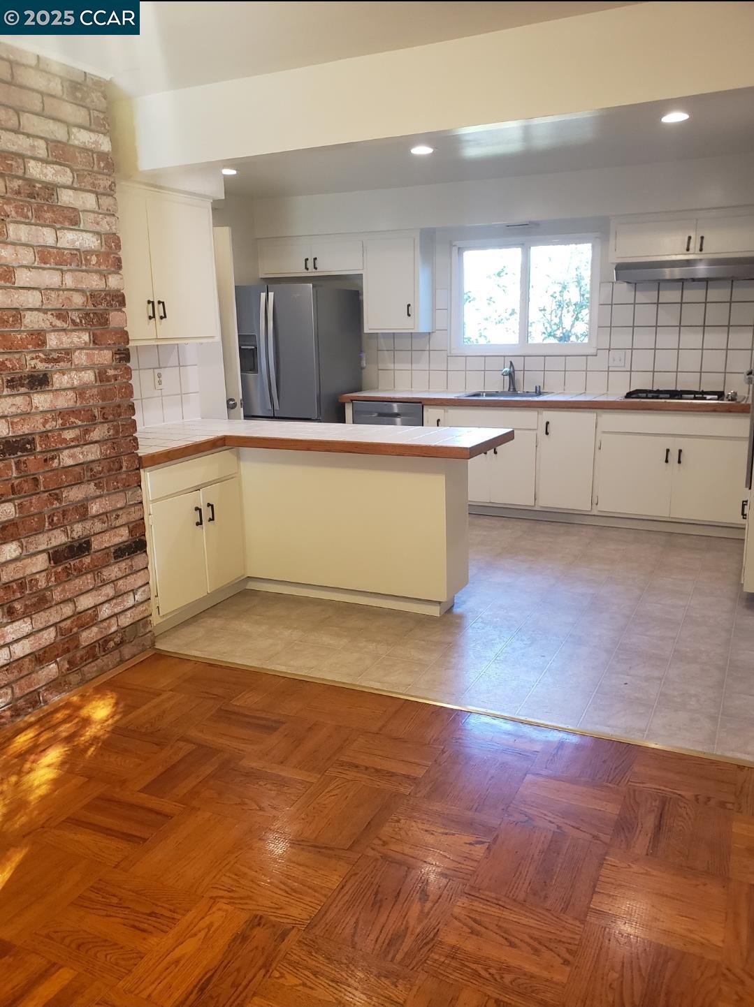 Detail Gallery Image 10 of 21 For 44 Muth Dr, Orinda,  CA 94563 - 3 Beds | 2 Baths