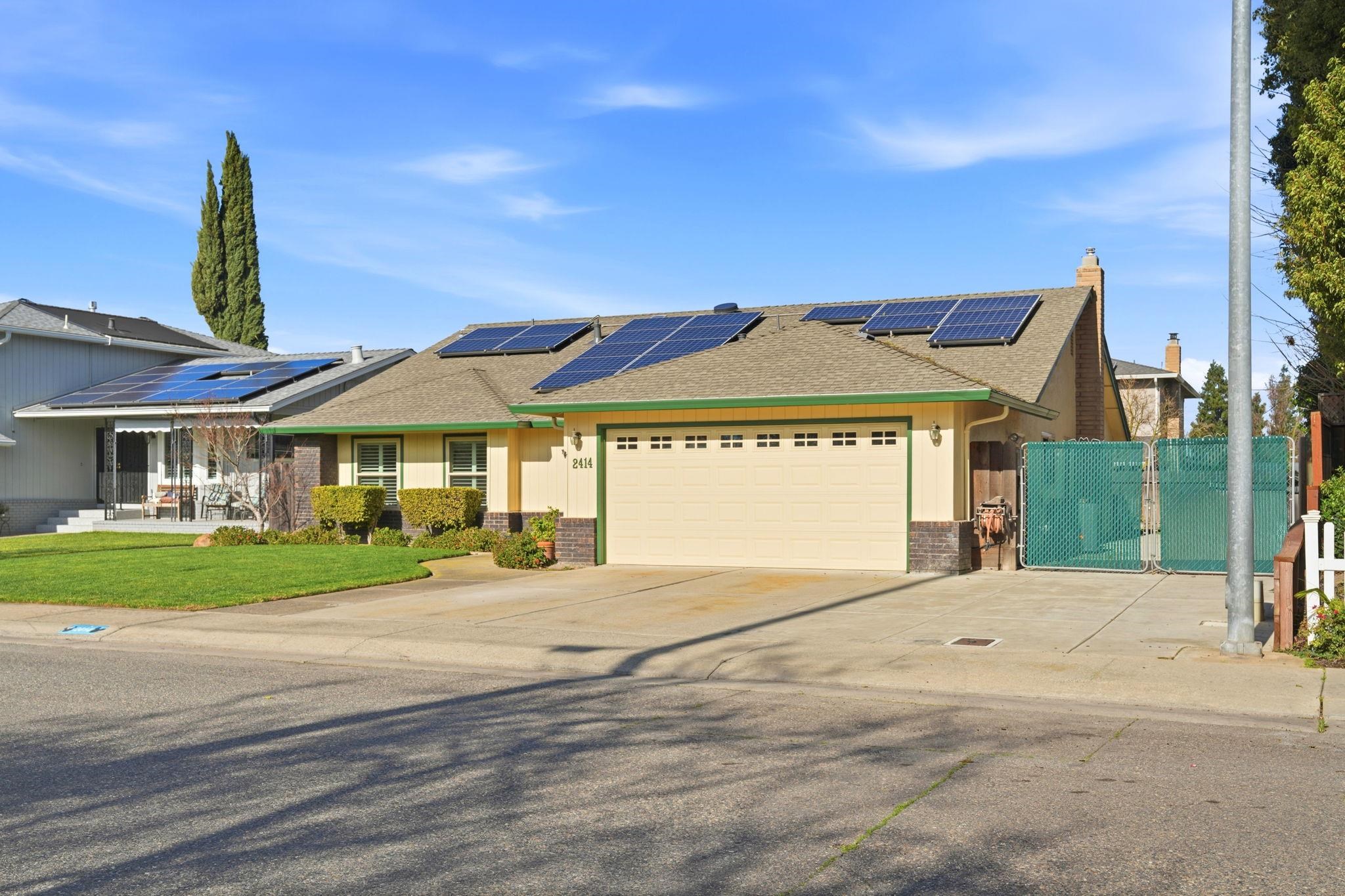 Detail Gallery Image 2 of 37 For 2414 Vine Ave, Escalon,  CA 95320 - 4 Beds | 2 Baths