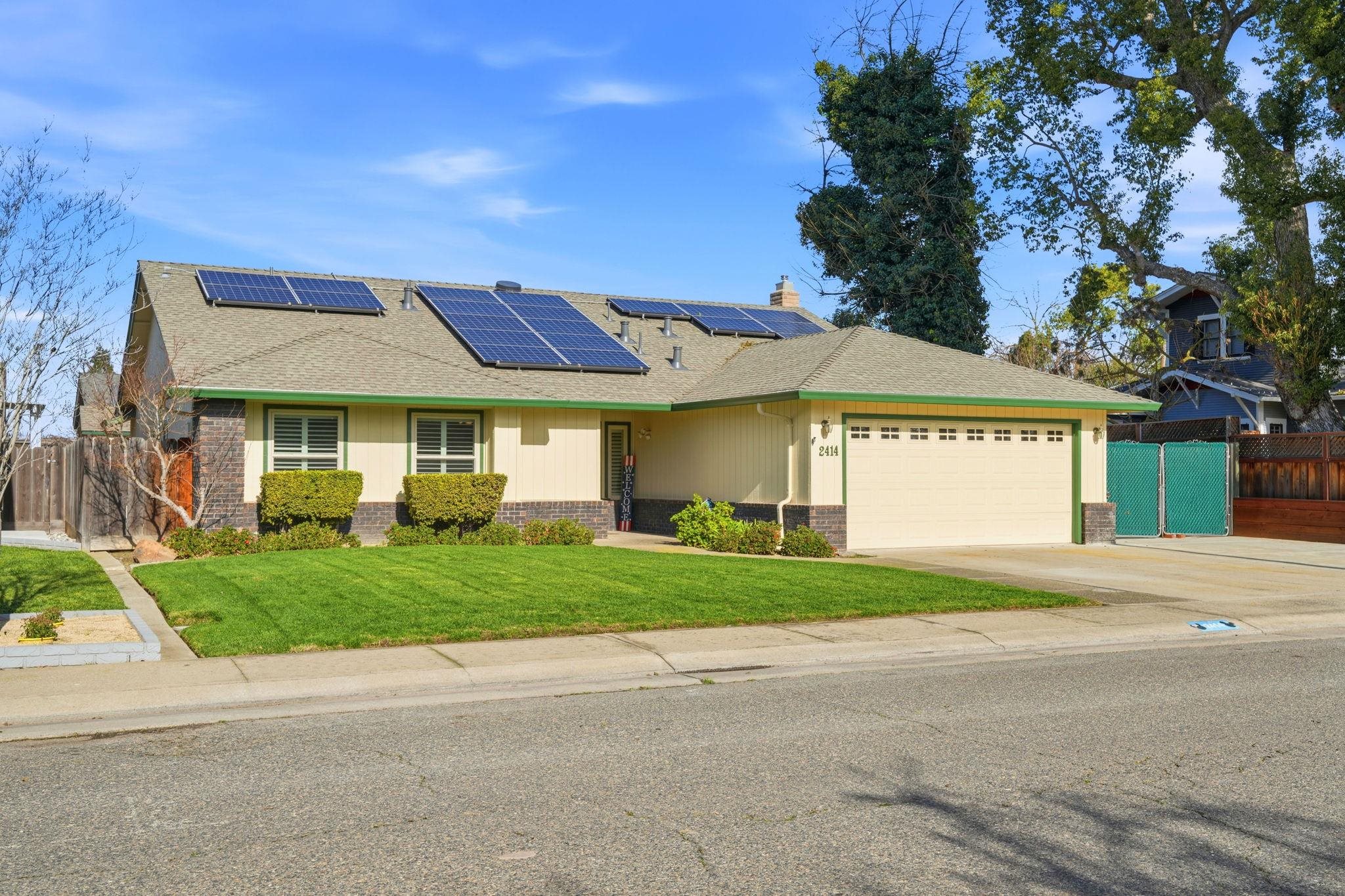 Detail Gallery Image 3 of 37 For 2414 Vine Ave, Escalon,  CA 95320 - 4 Beds | 2 Baths