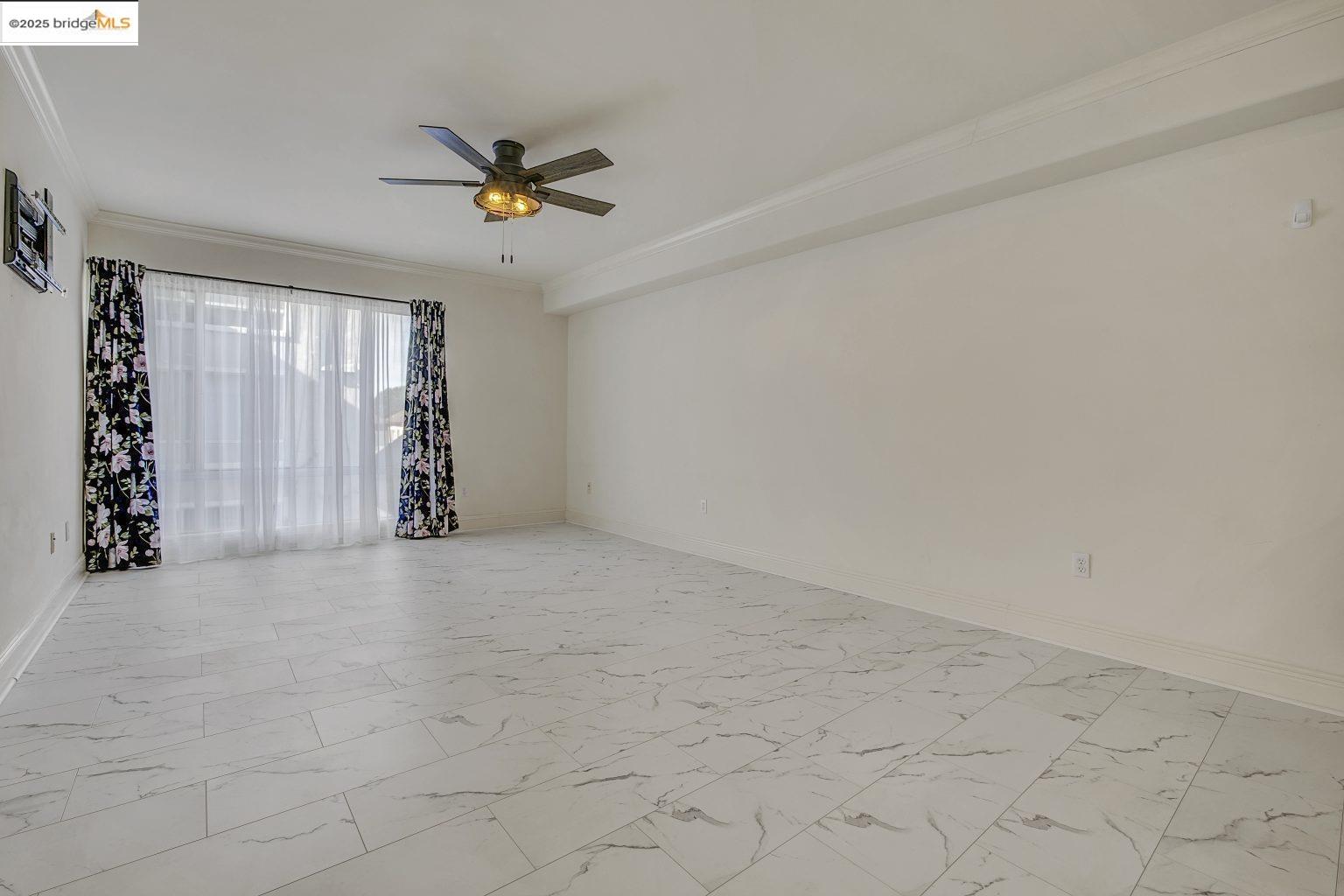 Detail Gallery Image 11 of 32 For 1515 14th Ave #302,  Oakland,  CA 94606 - 3 Beds | 2 Baths