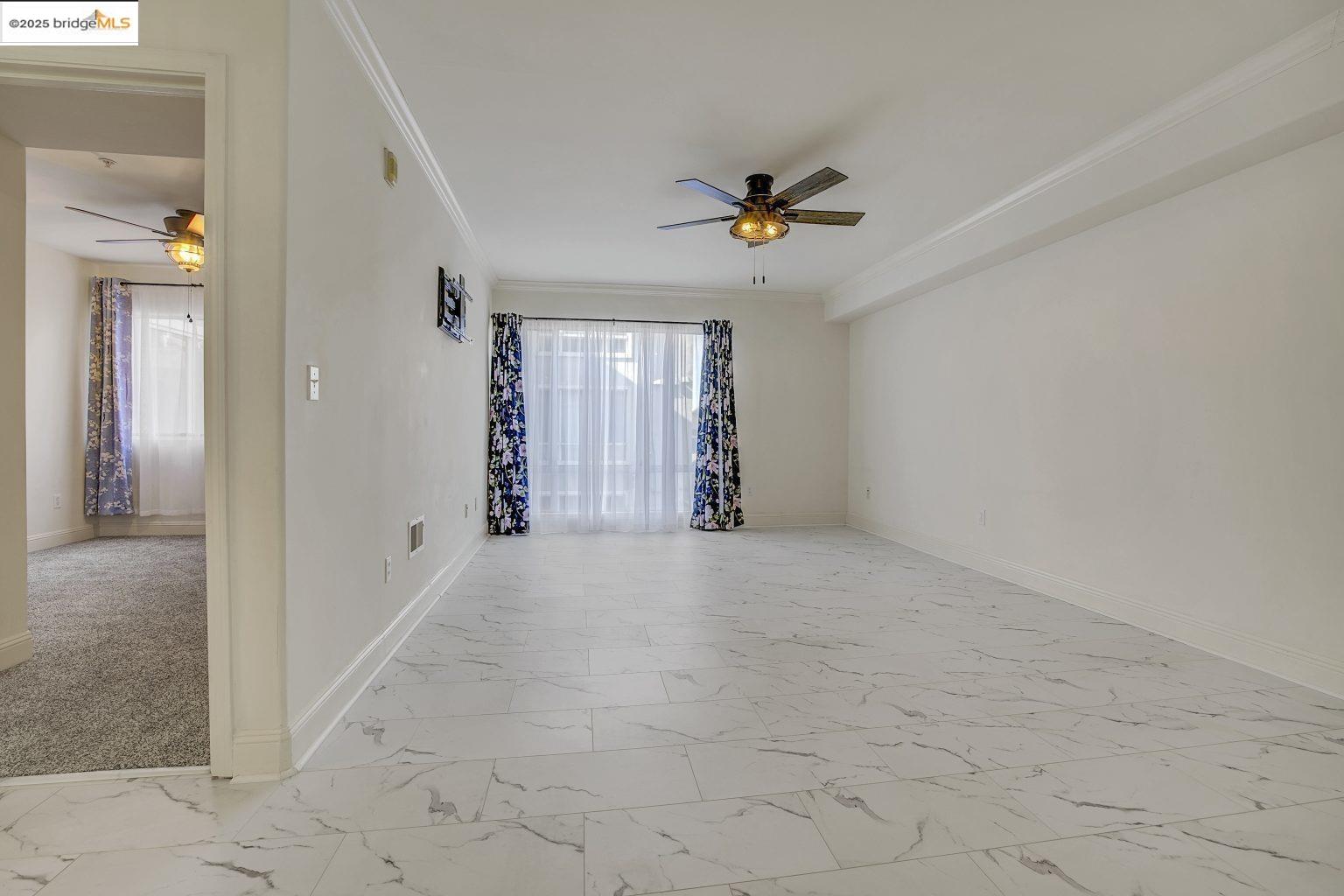 Detail Gallery Image 12 of 32 For 1515 14th Ave #302,  Oakland,  CA 94606 - 3 Beds | 2 Baths