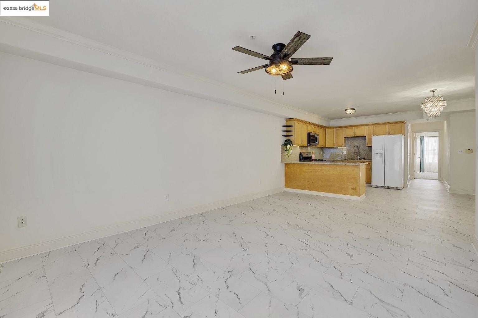 Detail Gallery Image 13 of 32 For 1515 14th Ave #302,  Oakland,  CA 94606 - 3 Beds | 2 Baths