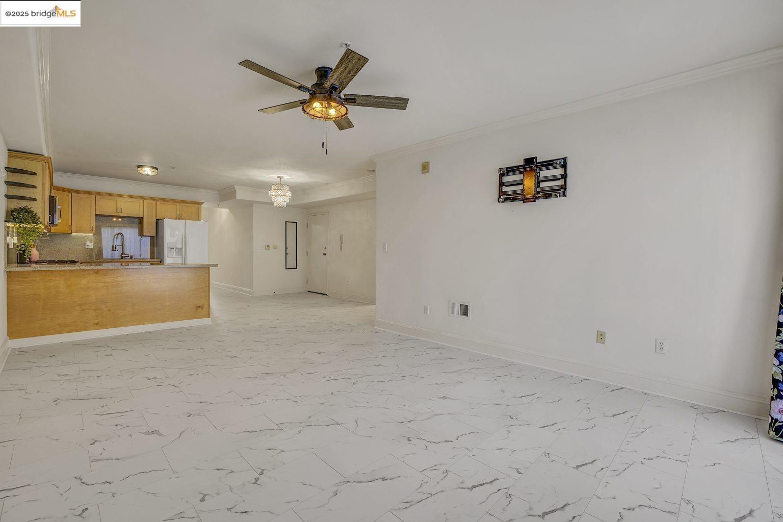 Detail Gallery Image 14 of 32 For 1515 14th Ave #302,  Oakland,  CA 94606 - 3 Beds | 2 Baths