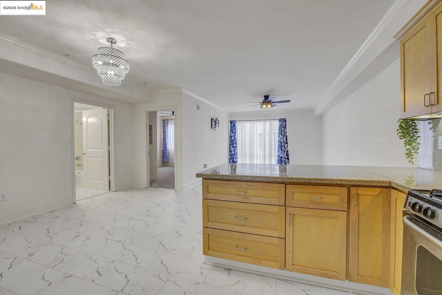 Detail Gallery Image 18 of 32 For 1515 14th Ave #302,  Oakland,  CA 94606 - 3 Beds | 2 Baths