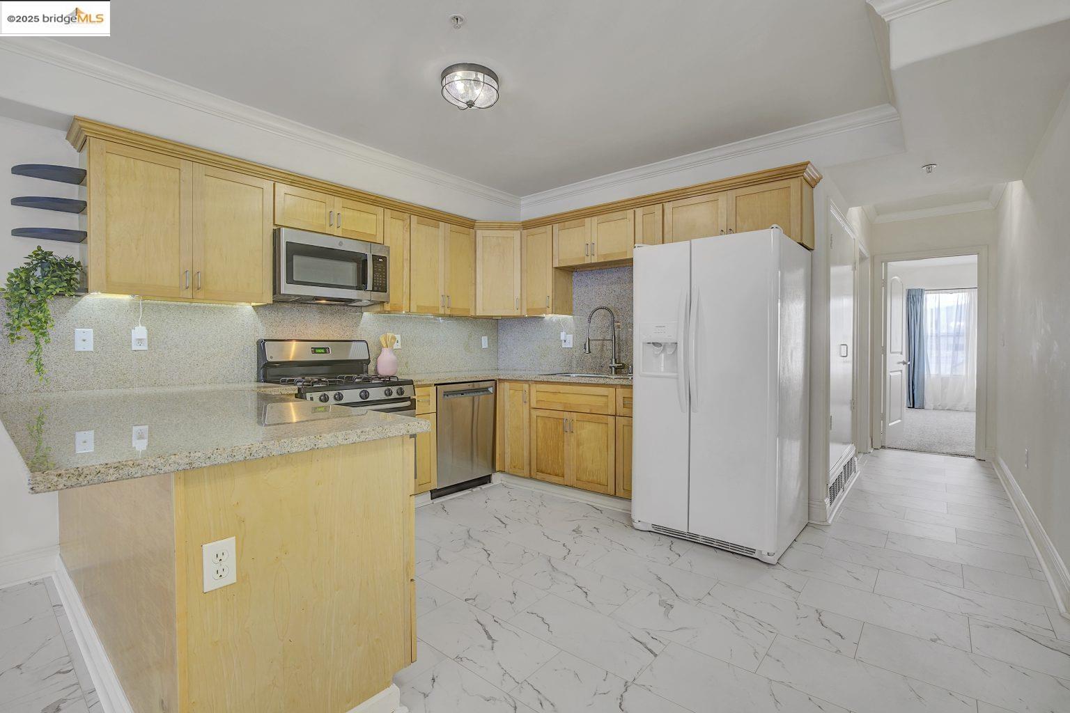 Detail Gallery Image 19 of 32 For 1515 14th Ave #302,  Oakland,  CA 94606 - 3 Beds | 2 Baths